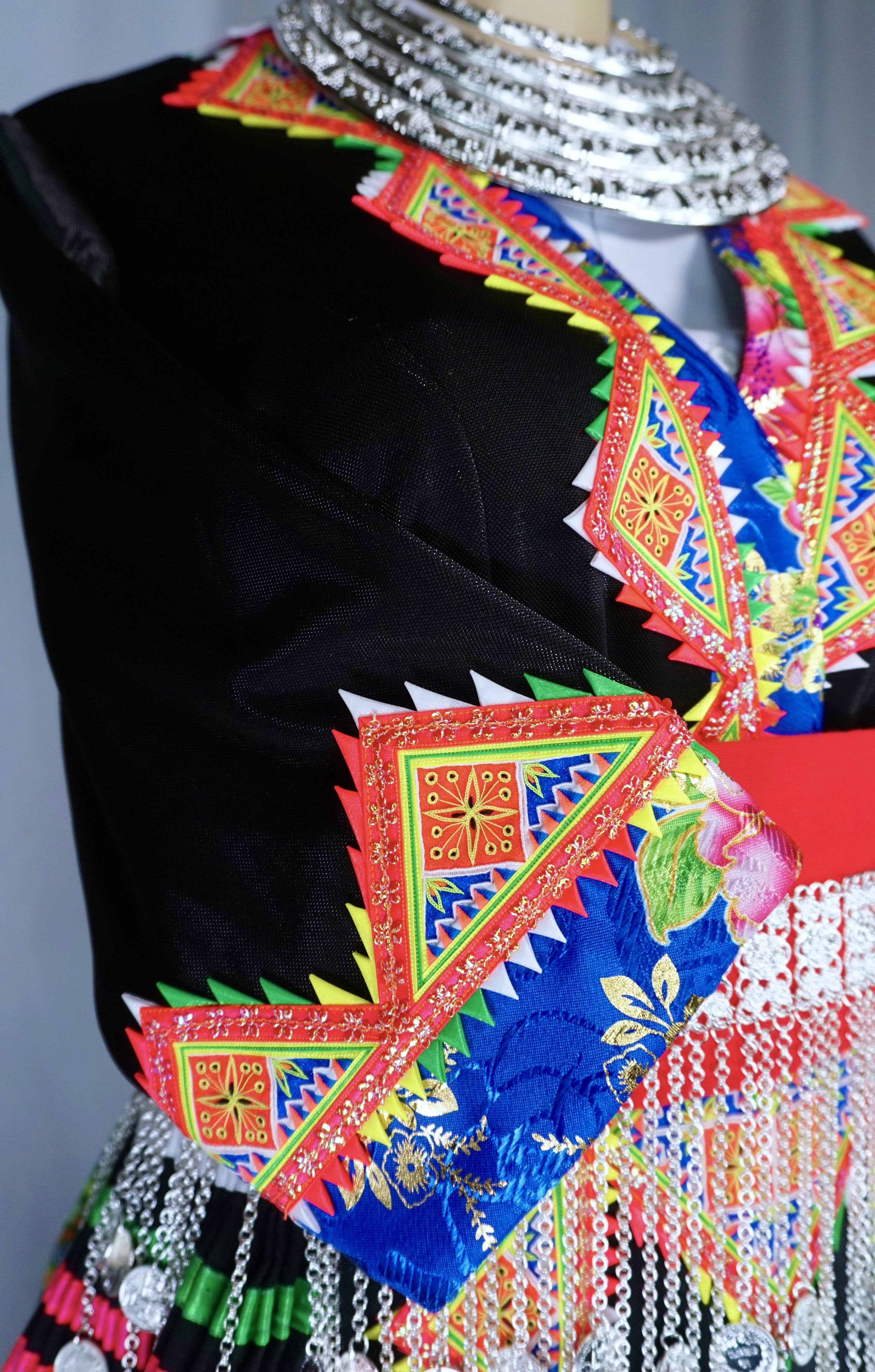 On SALE. Beautiful Brand New Hmong Leeg HANDMADE Pajntaub Outfit