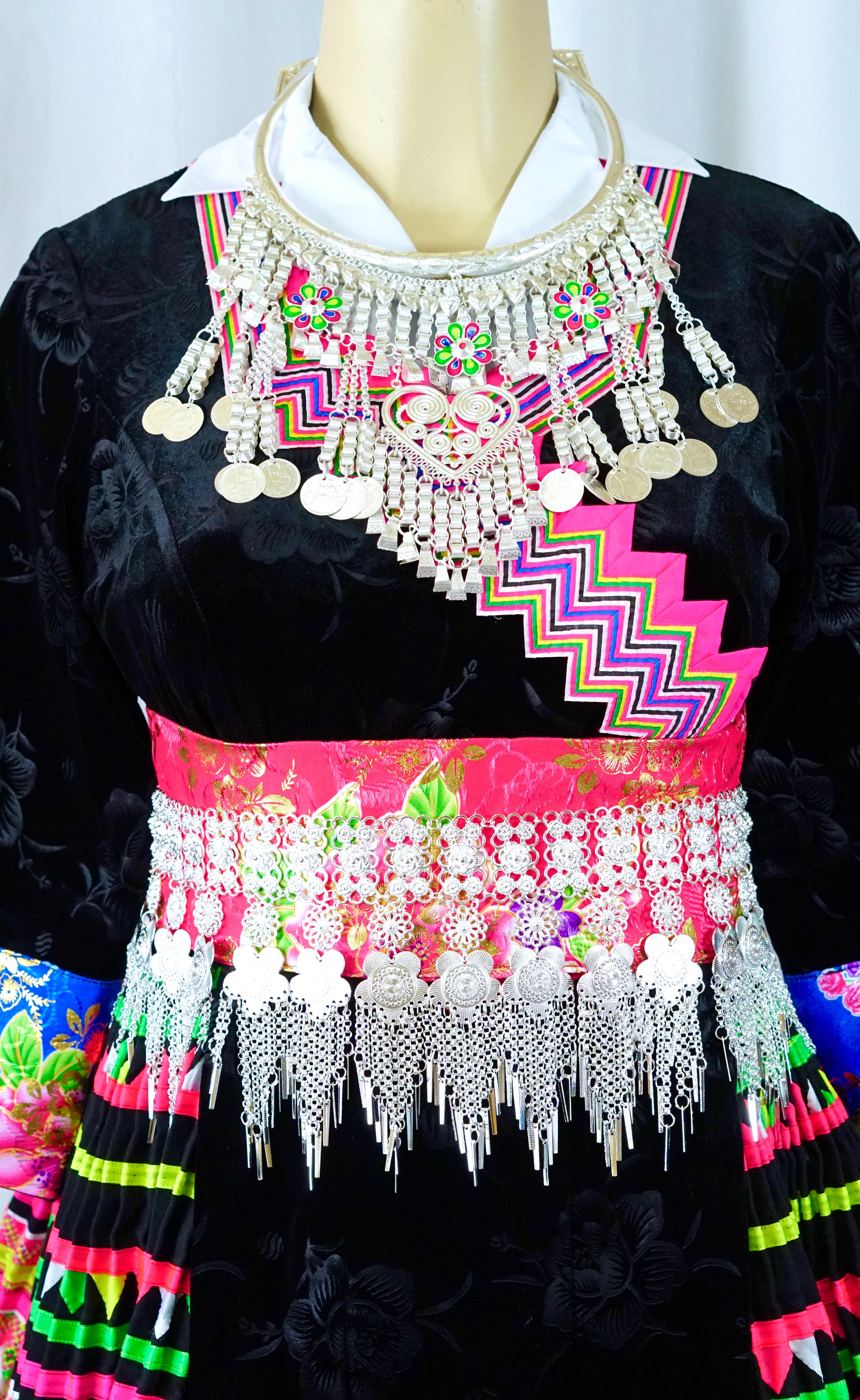 On SALE. Beautiful Brand New Hmong Leeg HANDMADE Pajntaub Outfit