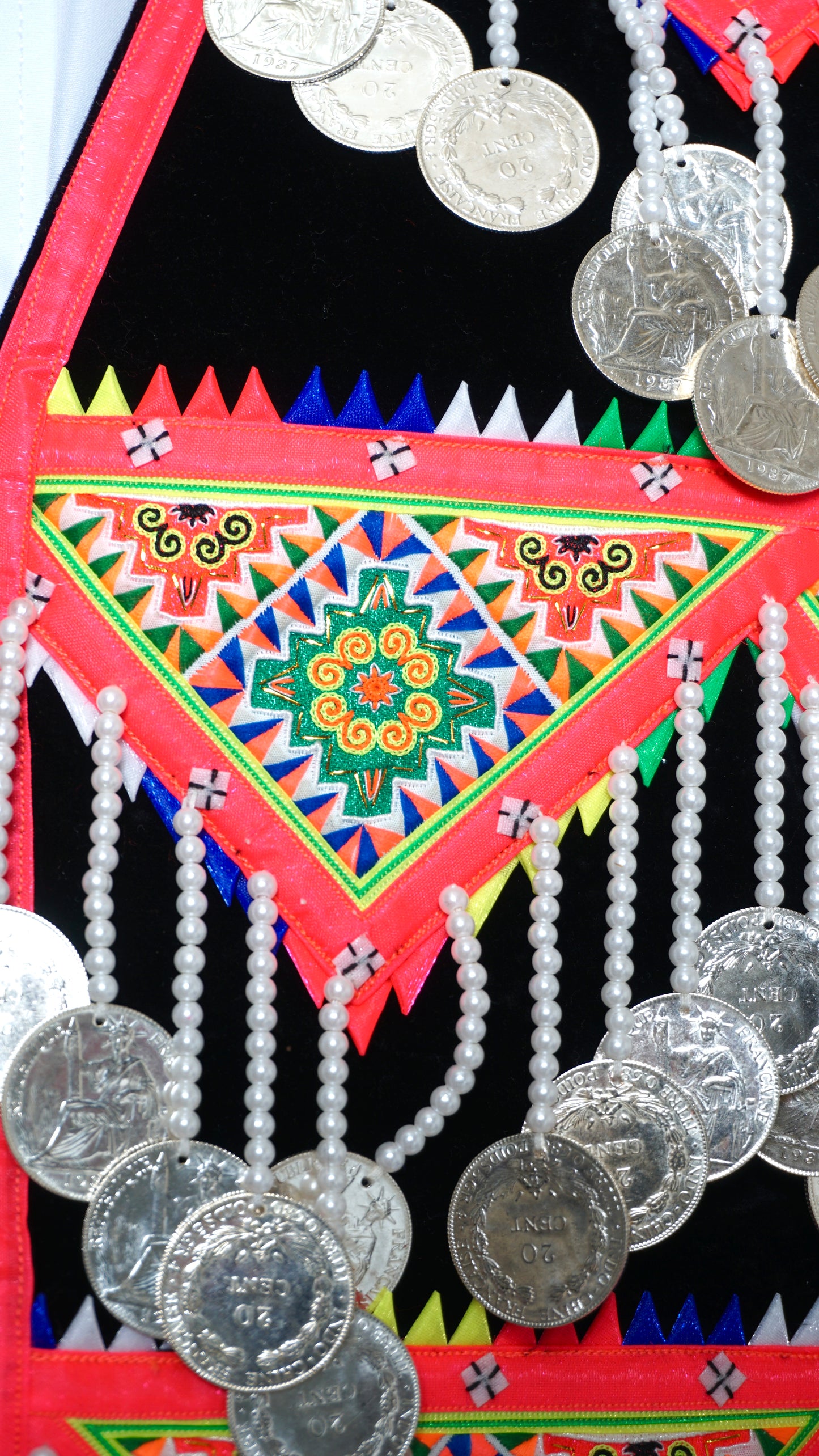 Handmade Pajntaub Mos Vest (38”)