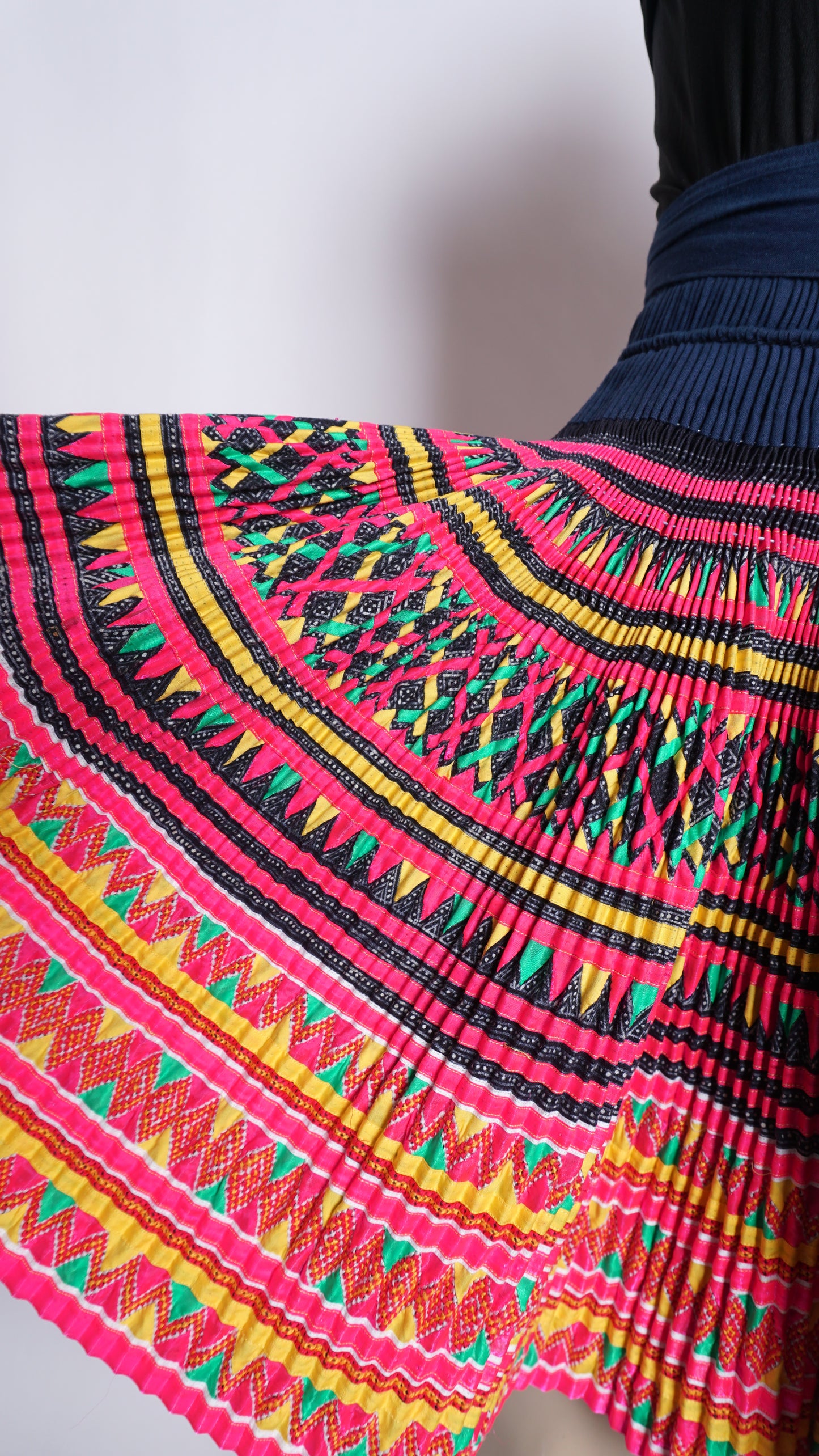 Handmade Hmong Leeg Skirt (38x22)