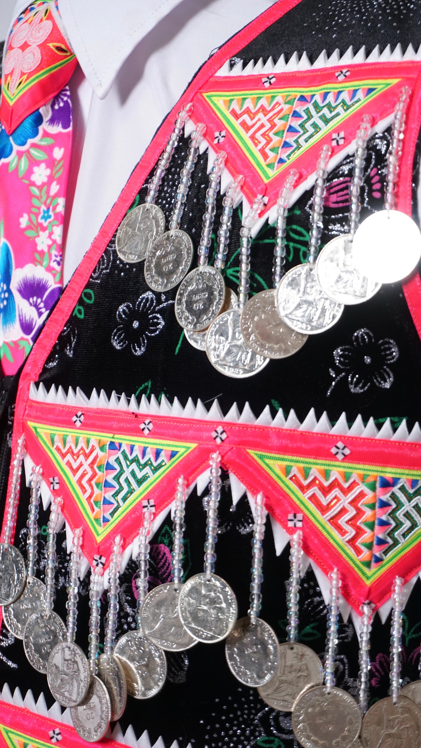 Handmade Pajntaub Mos Money Vest (42")