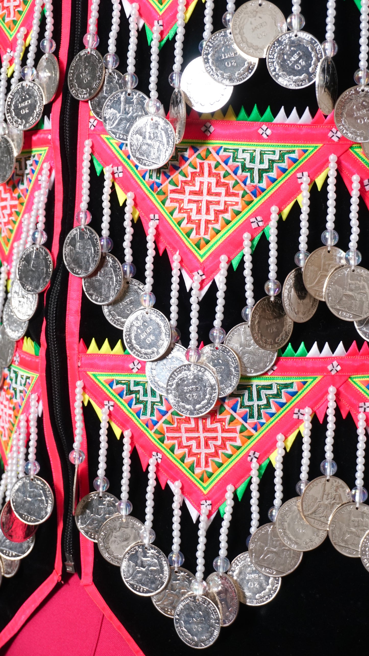 Handmade Pajntaub Mos Money Vest (40")