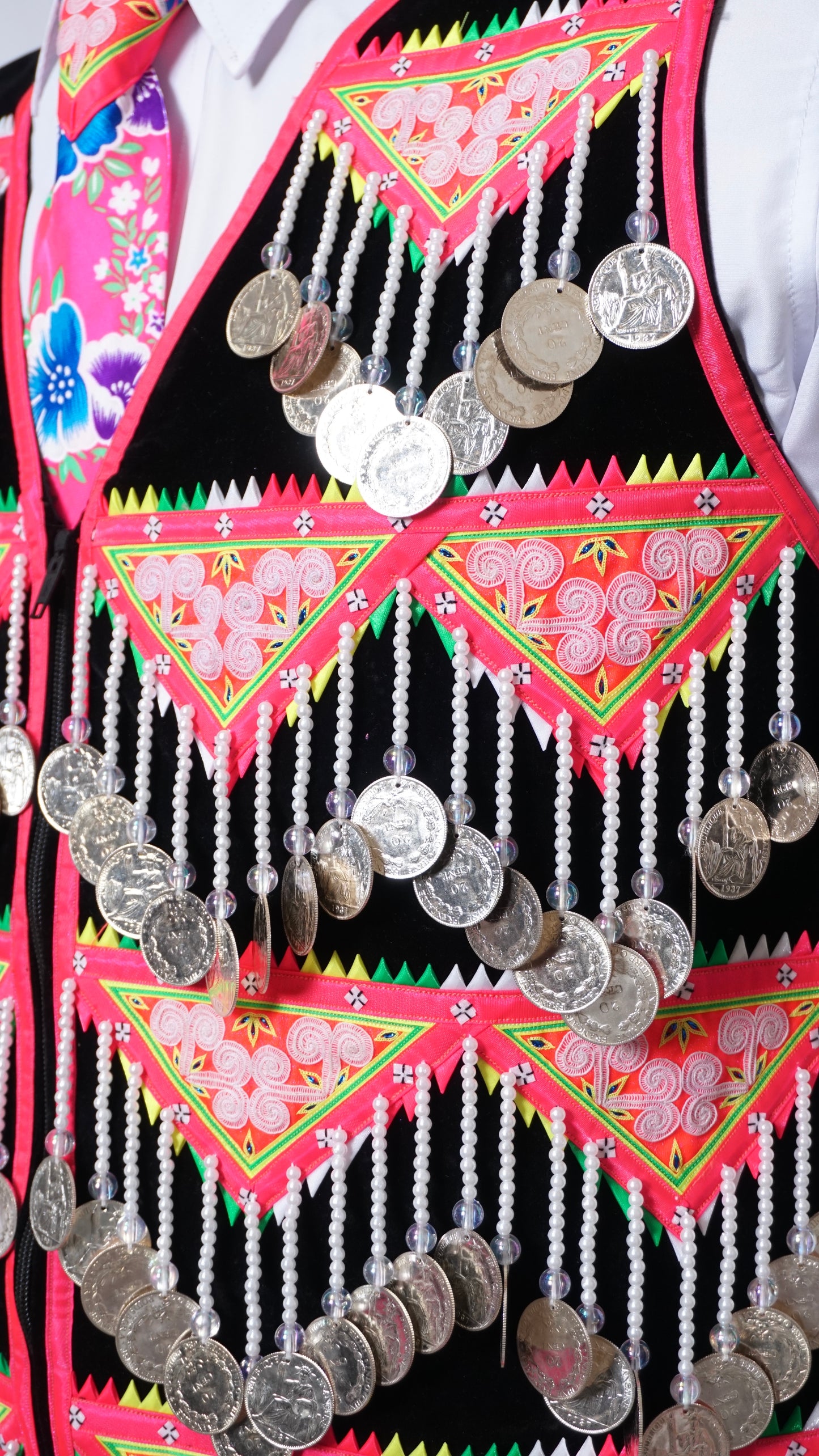 Handmade Pajntaub Mos Money Vest (40")
