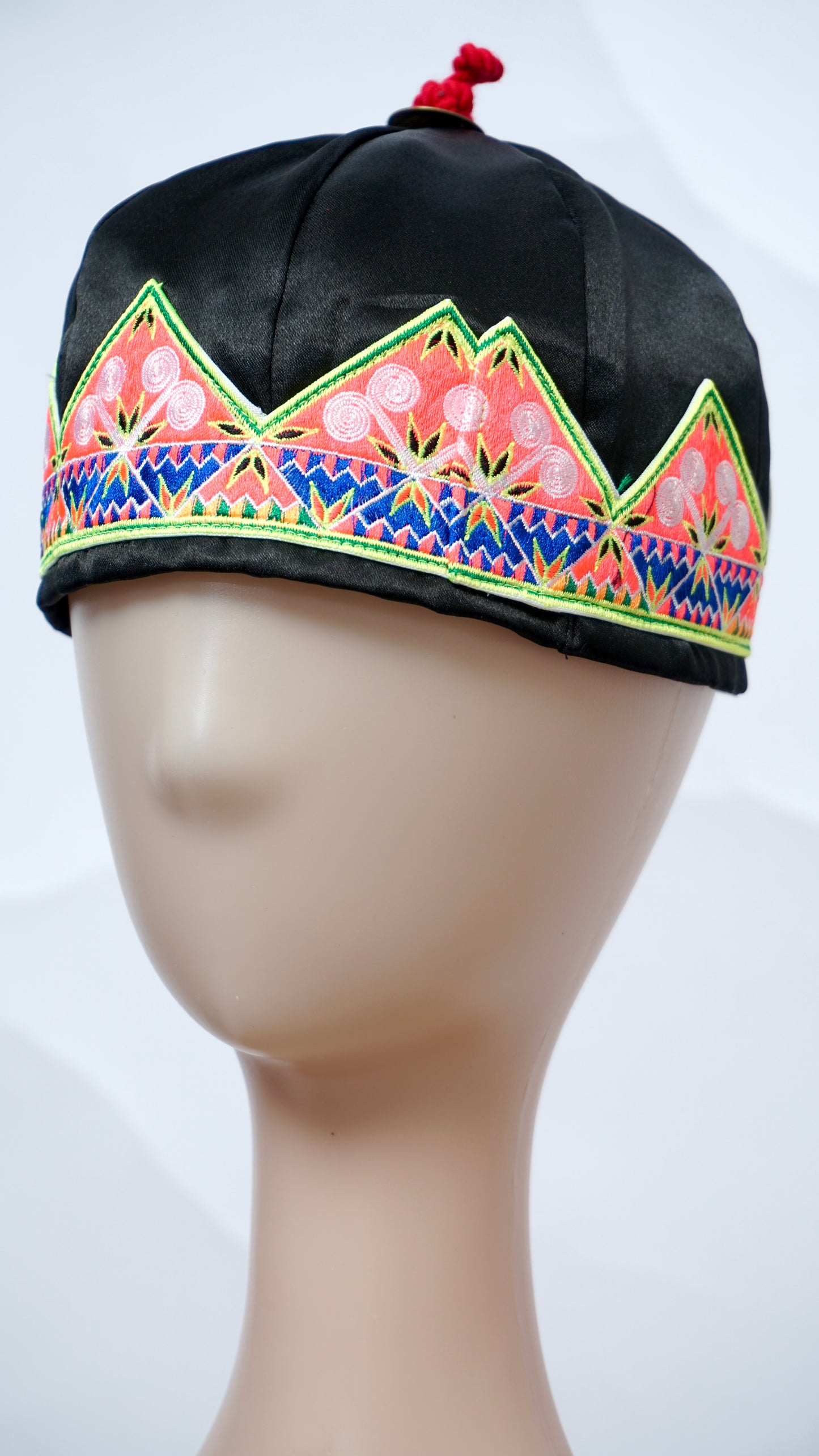 Hmong Hat-White Qwj/Blue Trim