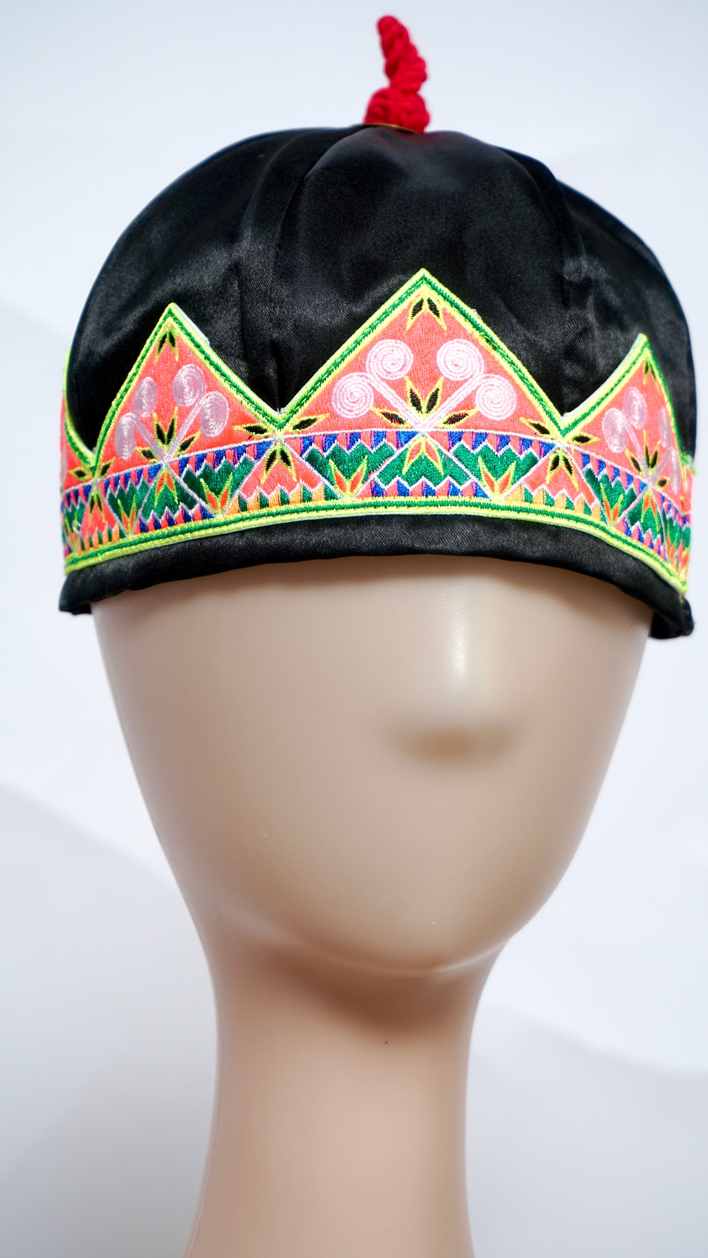 Hmong Hat-White Qwj/Green Trim