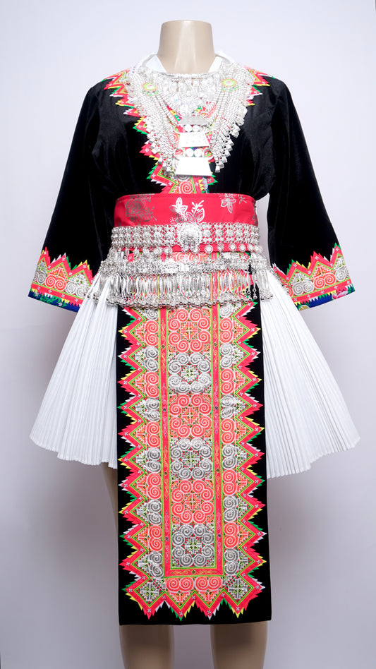 Handmade Pajntaub Mos Qwj (40")