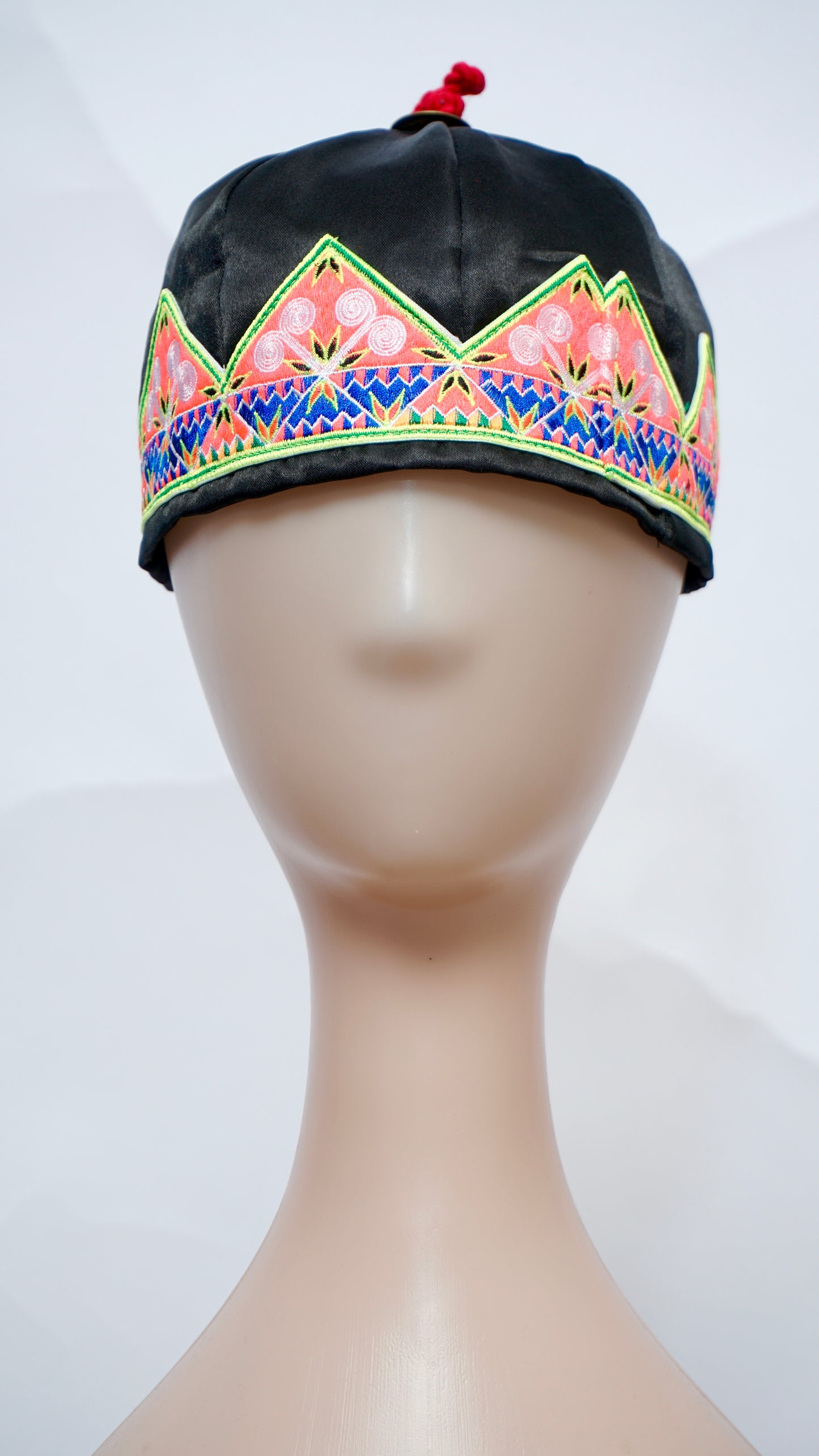 Hmong Hat-White Qwj/Blue Trim