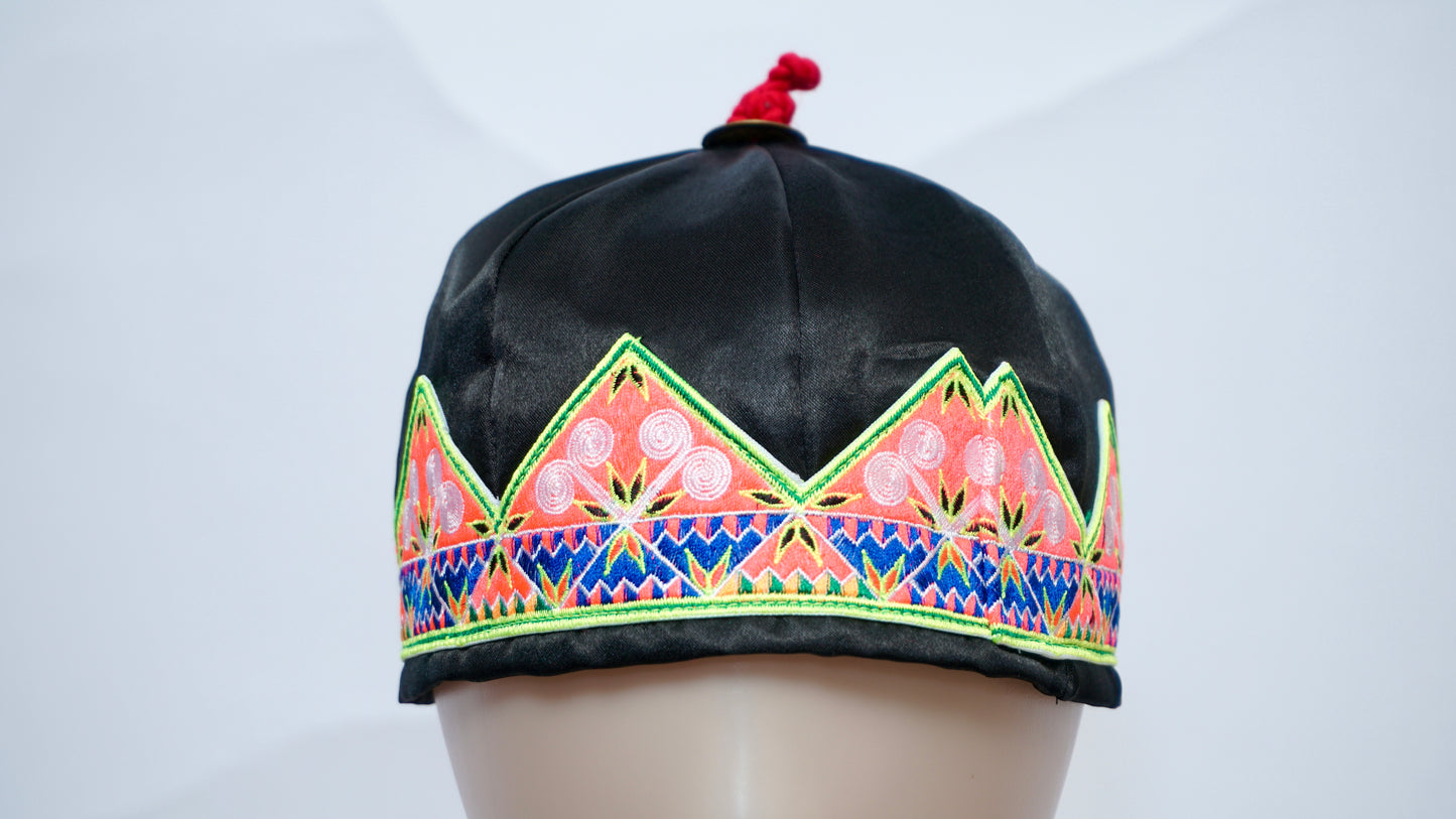 Hmong Hat-White Qwj/Blue Trim