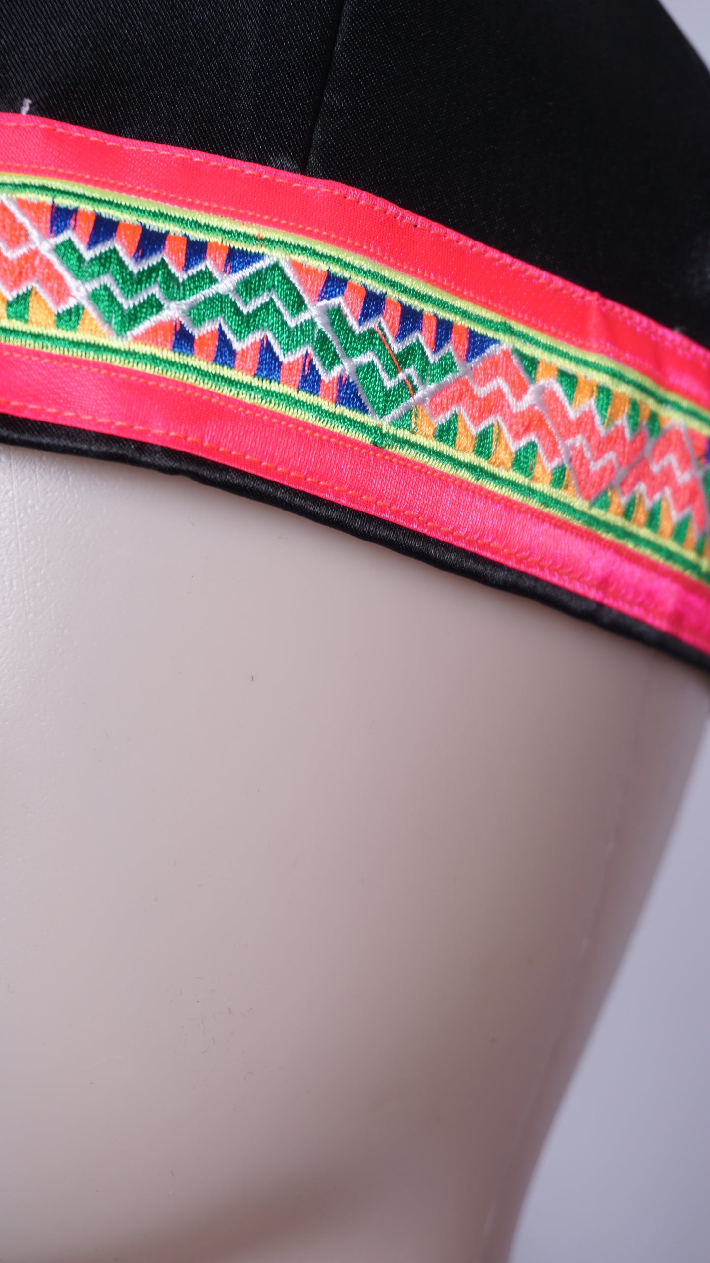 Hmong Hat-Pink Trim Plain Small Triangle Pattern