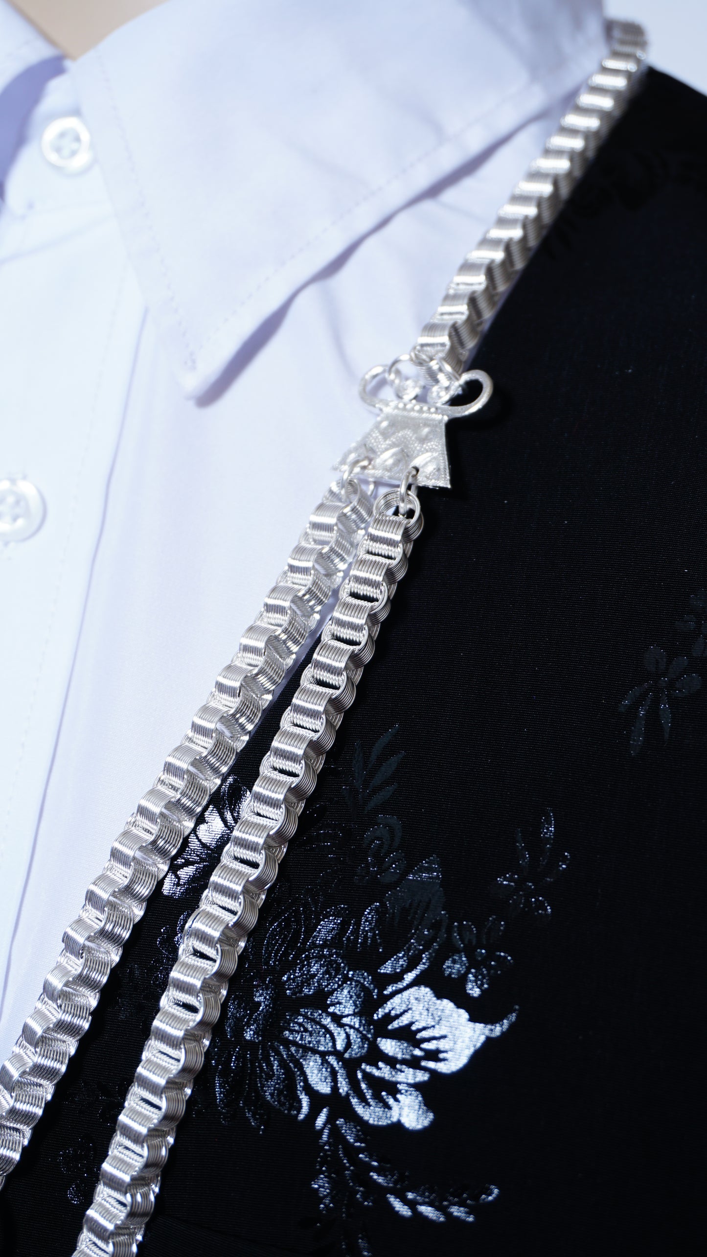2 Phiaj String Men Xauv Necklace