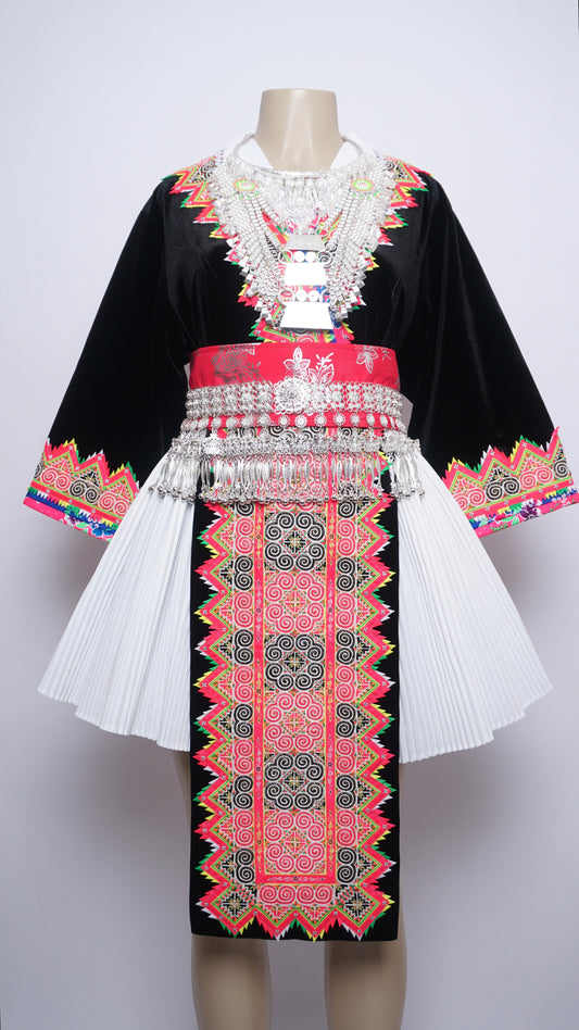 Handmade Pajntaub Mos Qwj (48")