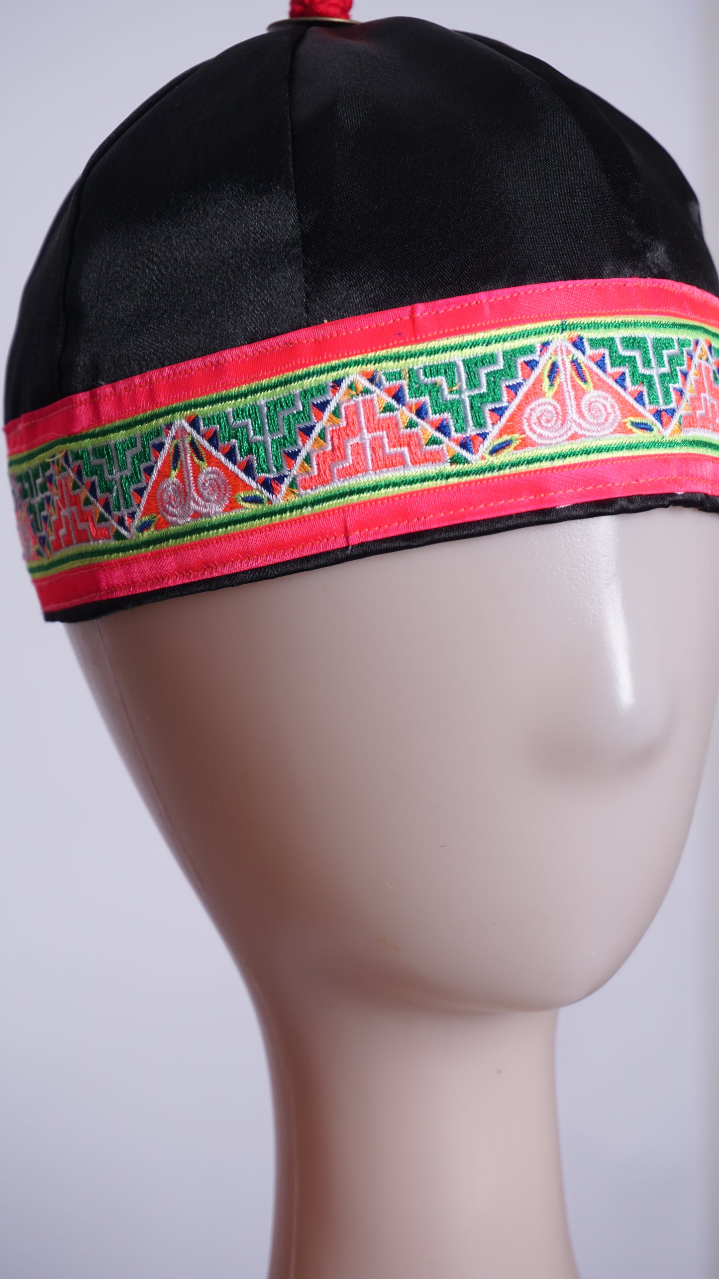 Hmong Hat-Pink Trim Triangle w/White Qwj Pattern