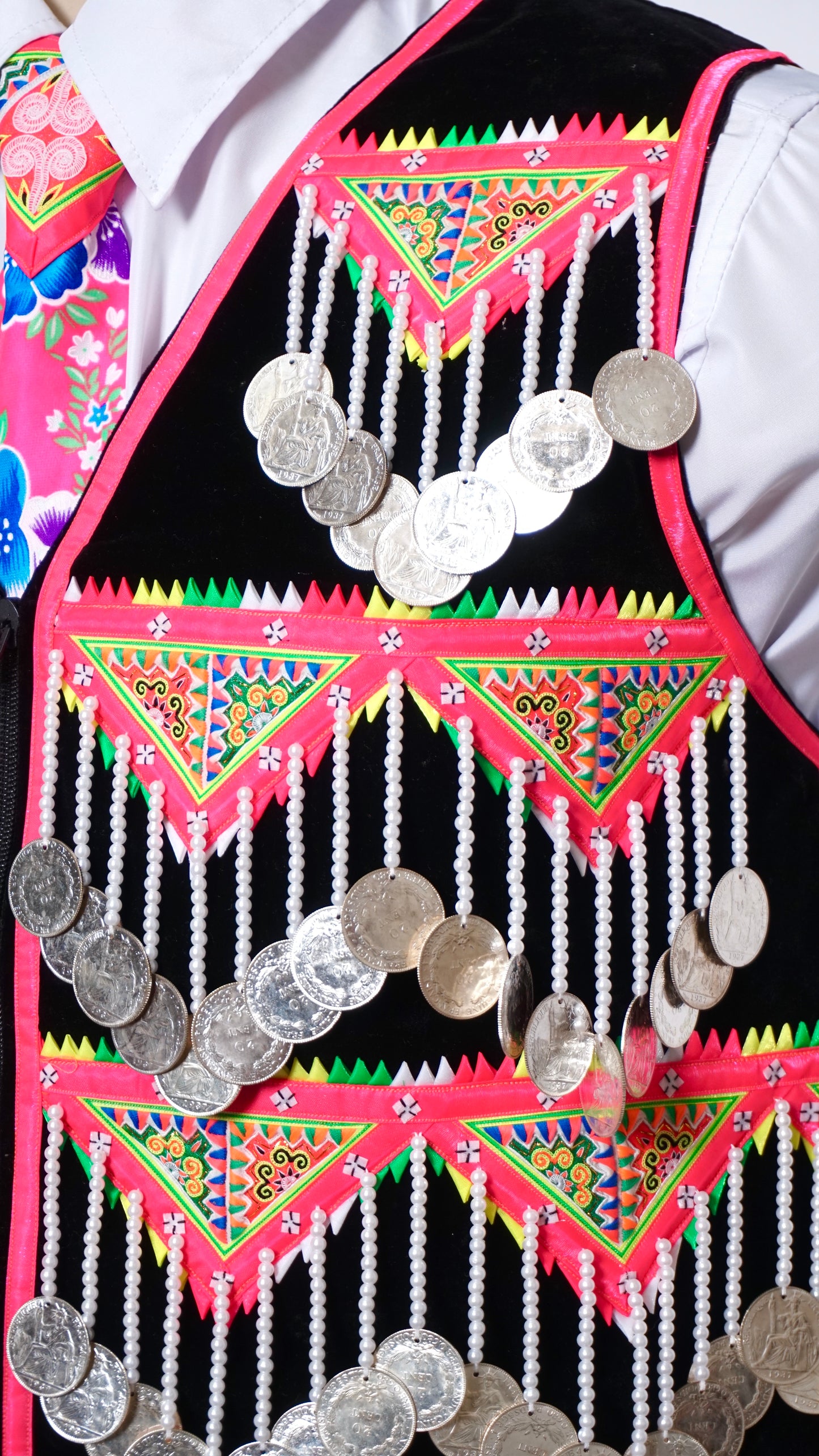 Handmade Pajntaub Mos Money Vest (40")