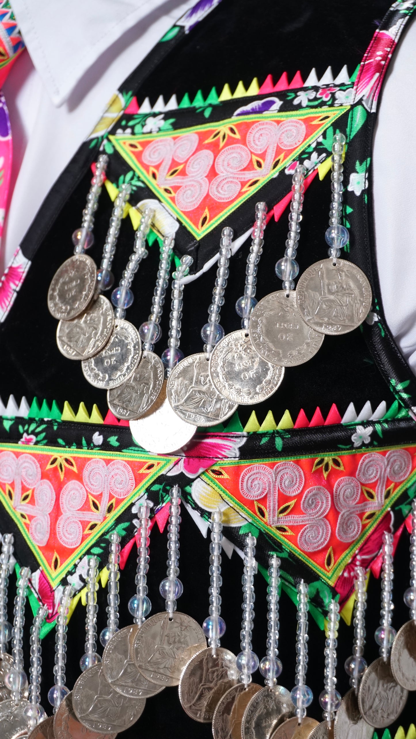 Handmade Pajntaub Mos Money Vest (40")