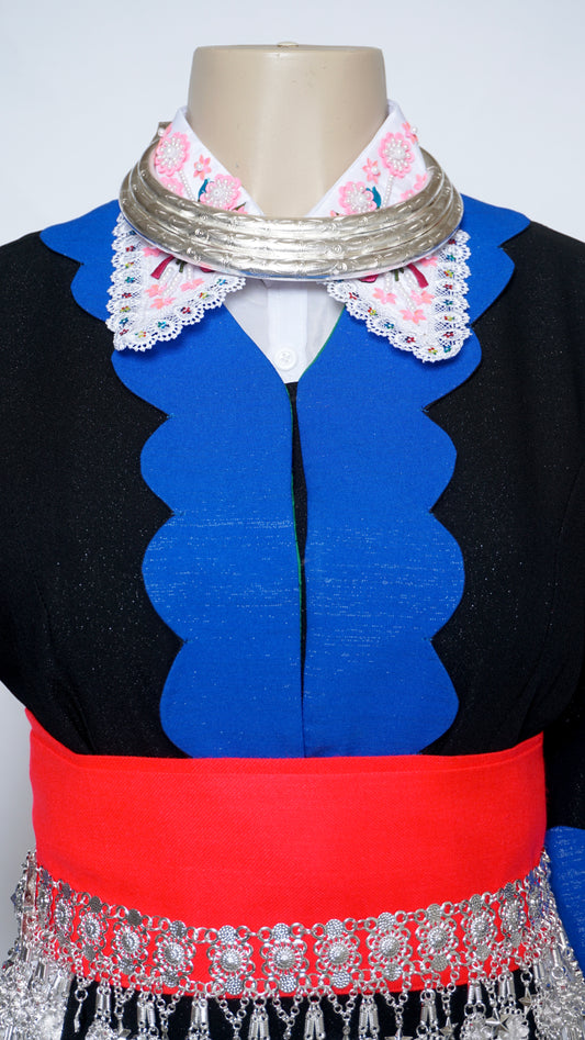 Hmong Xeev Loop Front