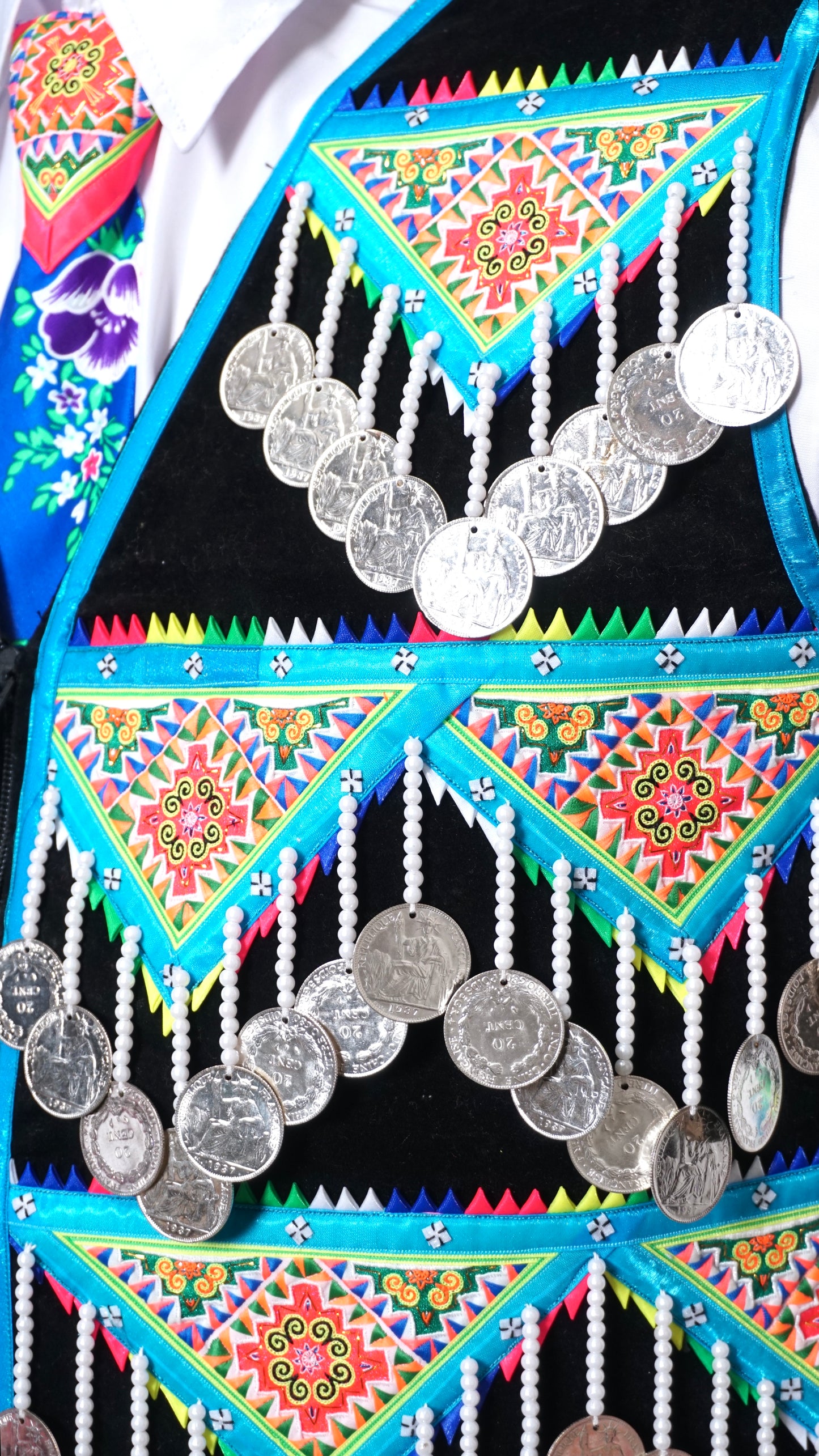 Handmade Pajntaub Mos Money Vest (40")