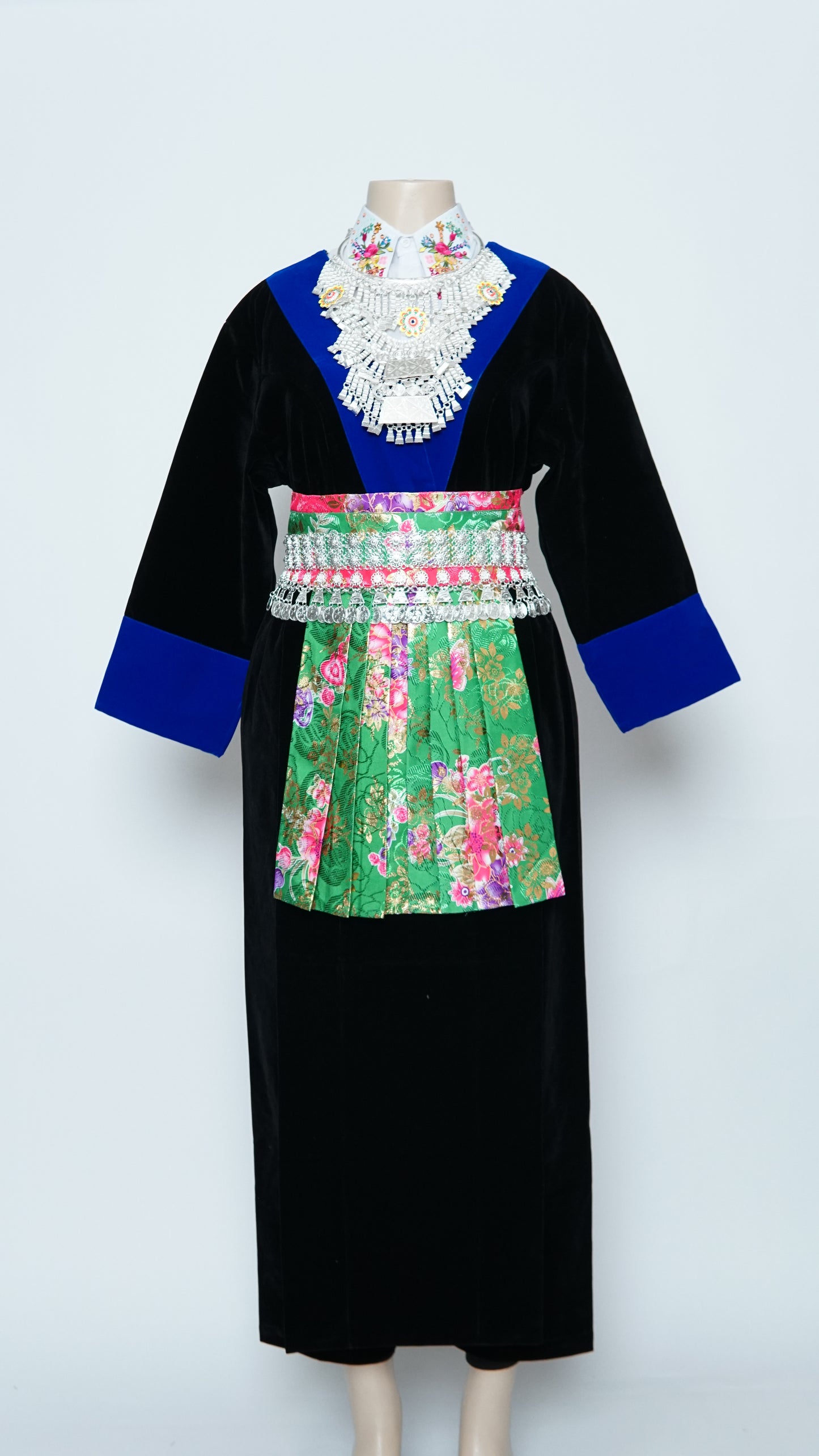 Hmong Xeev Velvet Plain (42")