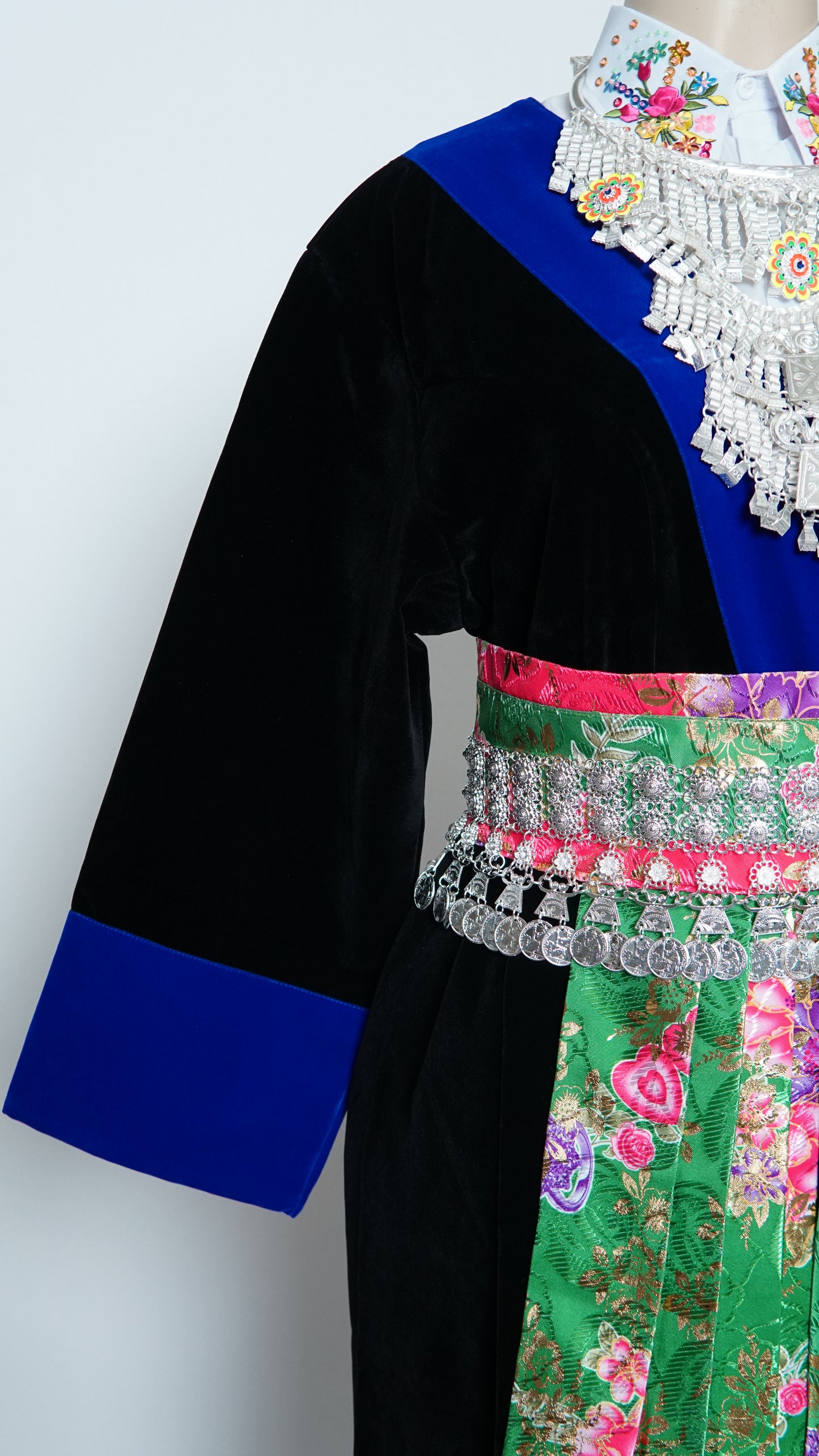 Hmong Xeev Velvet Plain (42")