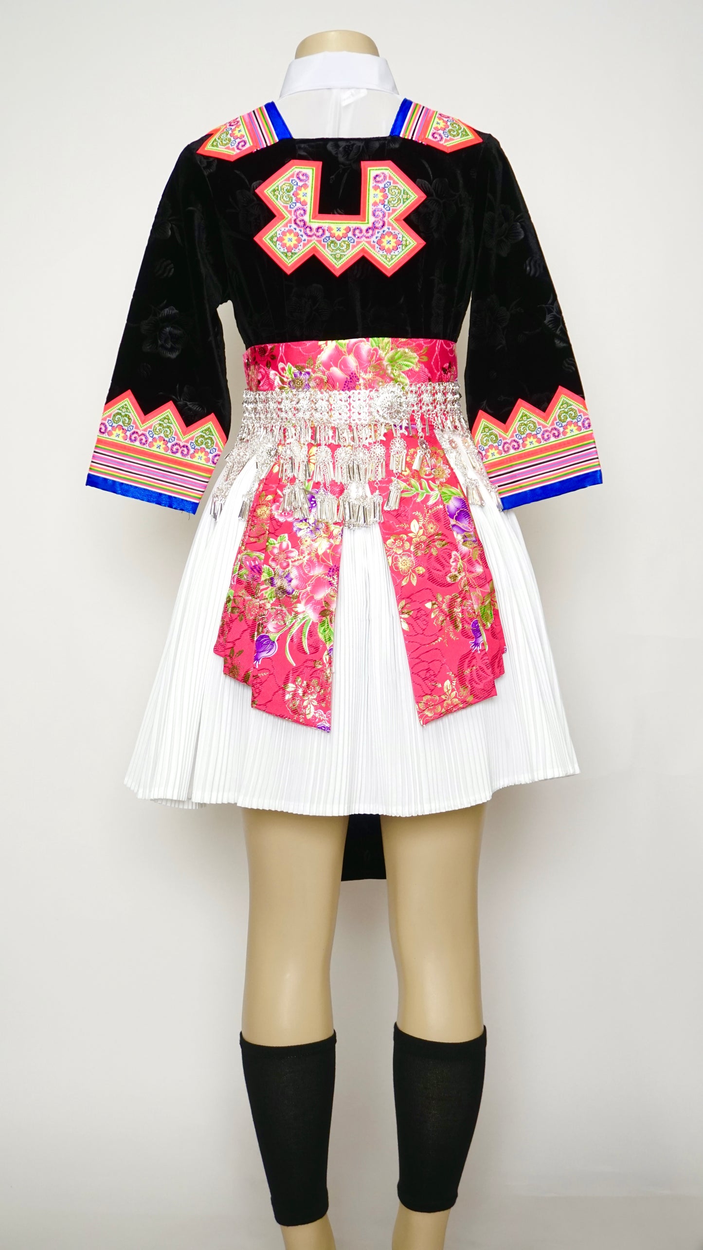 Pajntaub Tawm Laug Velvet w/Hmong Leeg Trim (36")