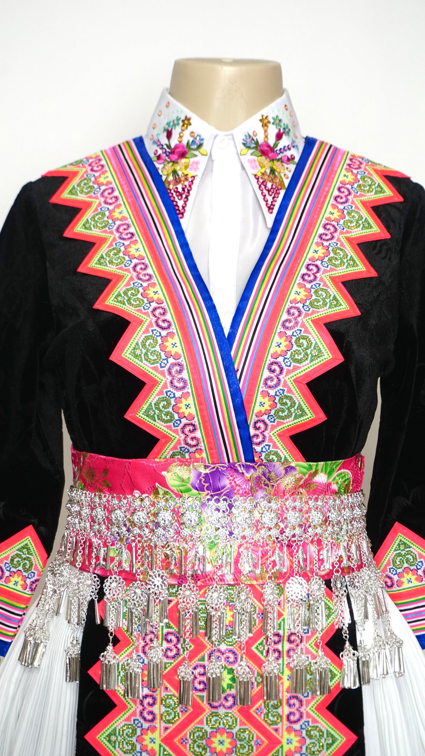 Pajntaub Tawm Laug Velvet w/Hmong Leeg Trim (36")