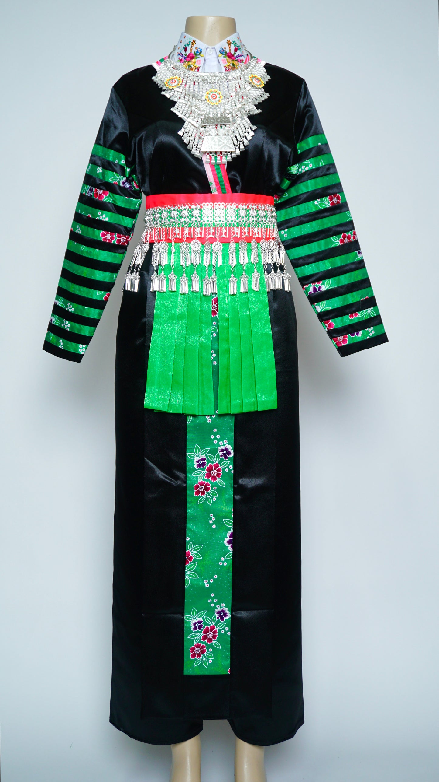 Hmong Txaij Green Floral Outfit (38")