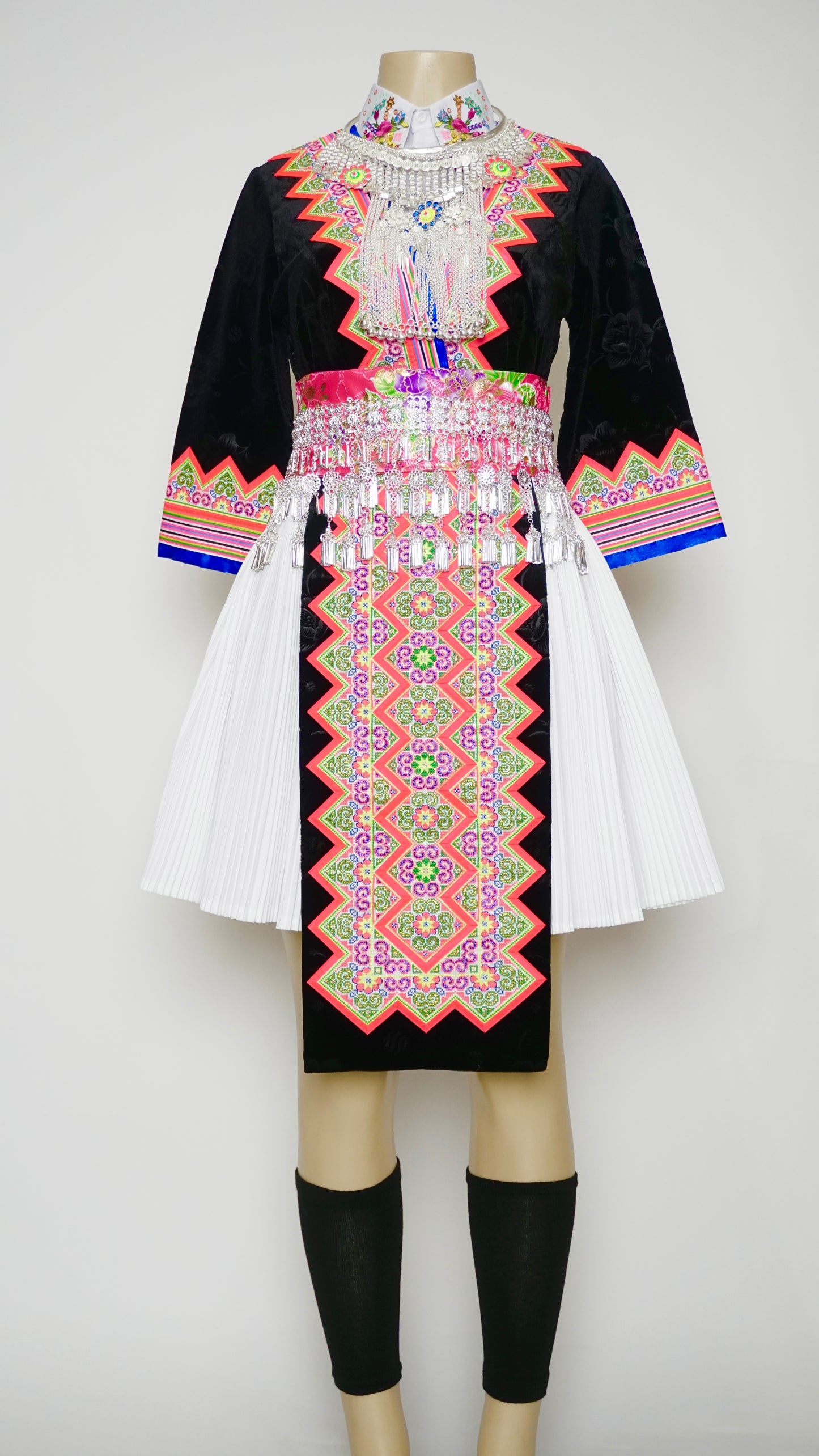 Pajntaub Tawm Laug Velvet w/Hmong Leeg Trim (36")