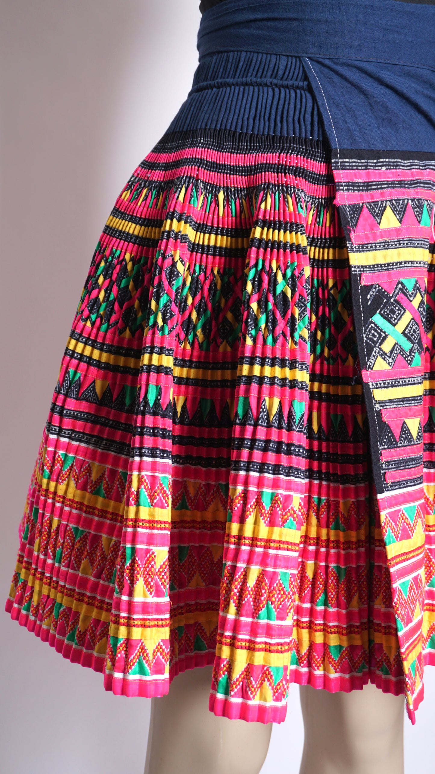 Handmade Hmong Leeg Skirt (38x22)