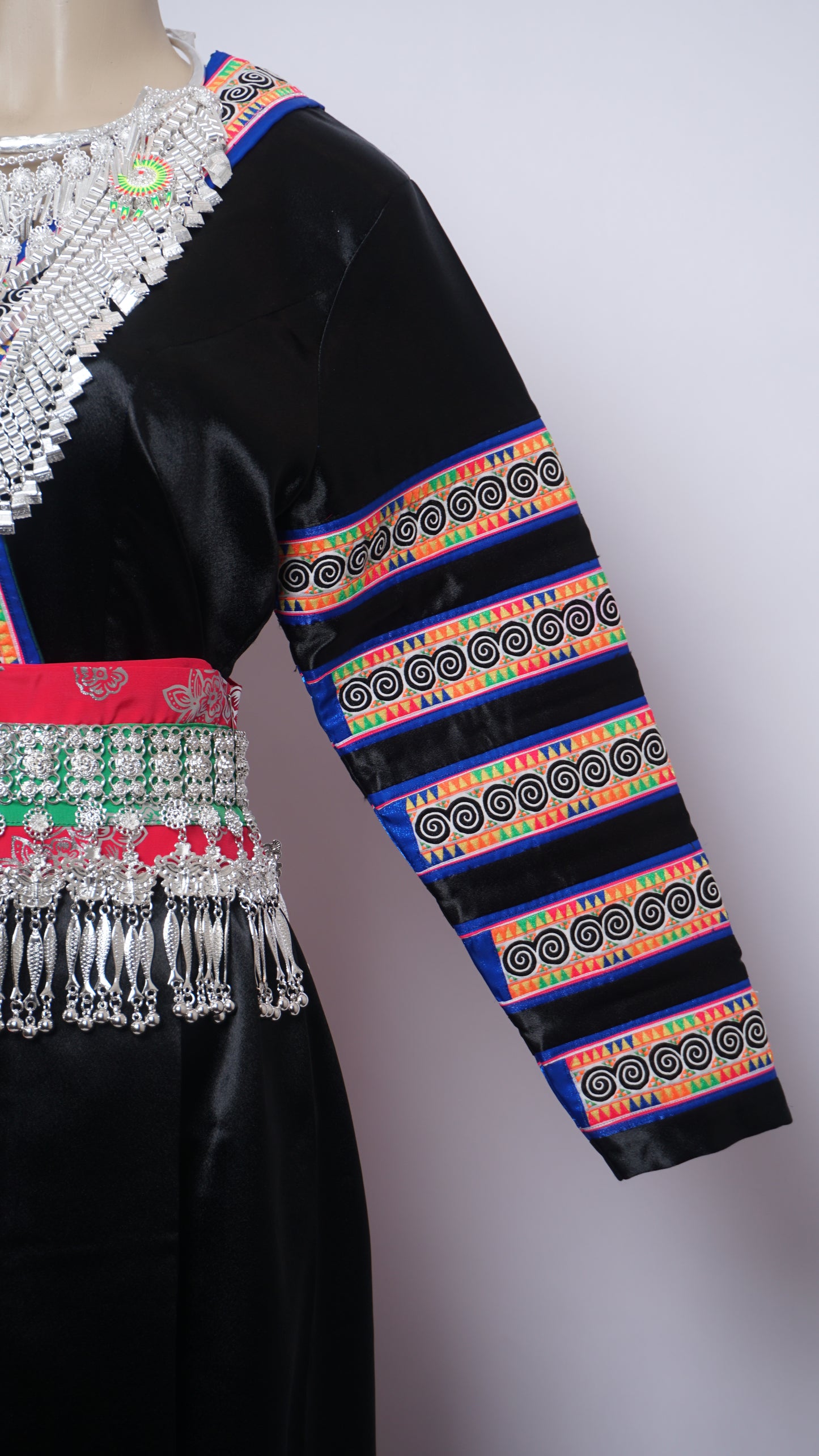 Hmong Txaij Handmade Pajntaub Qwj (38")