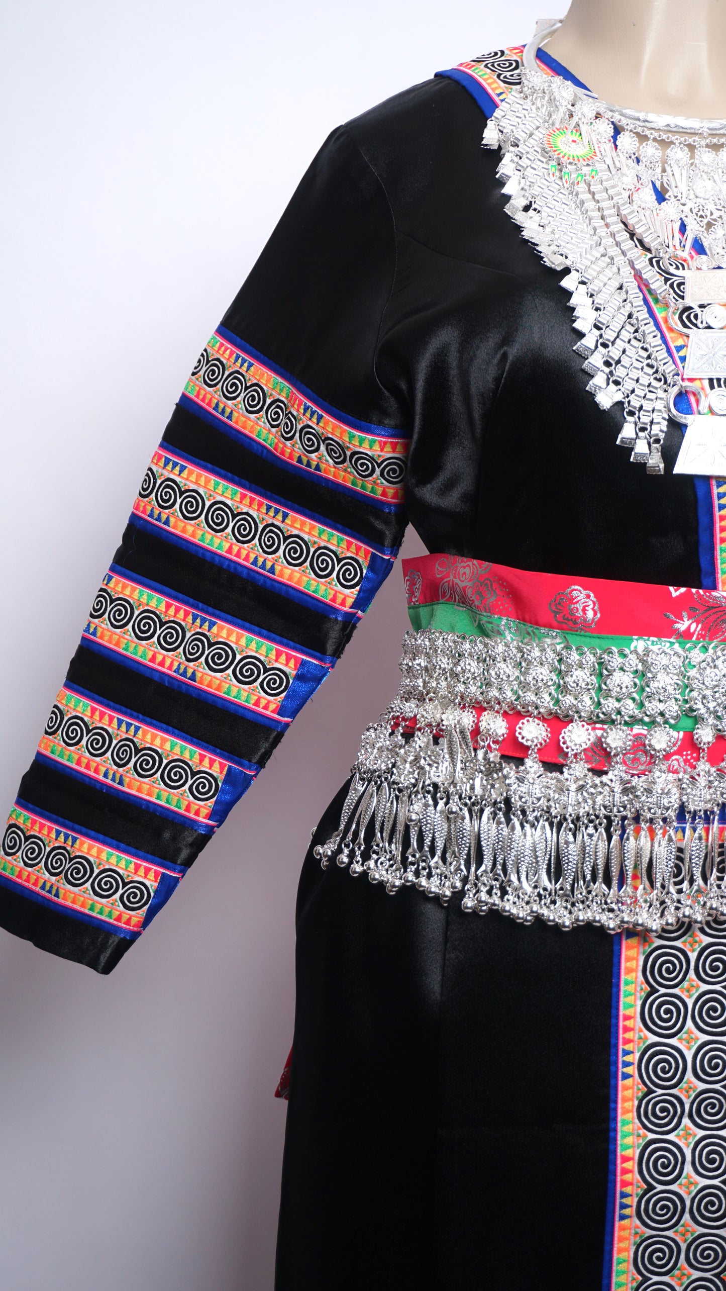 Hmong Txaij Handmade Pajntaub Qwj (38")