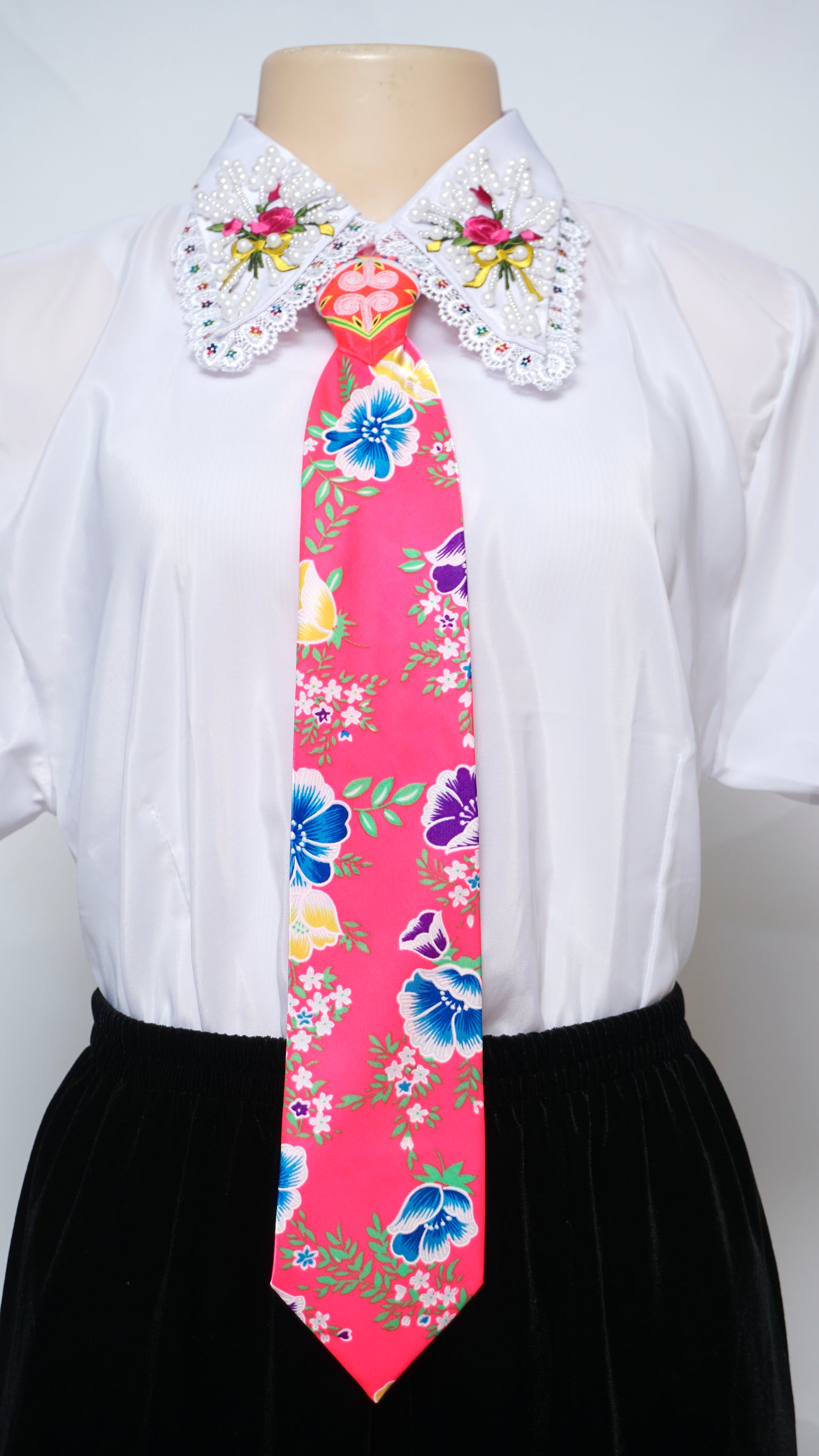 Women Pink Tie