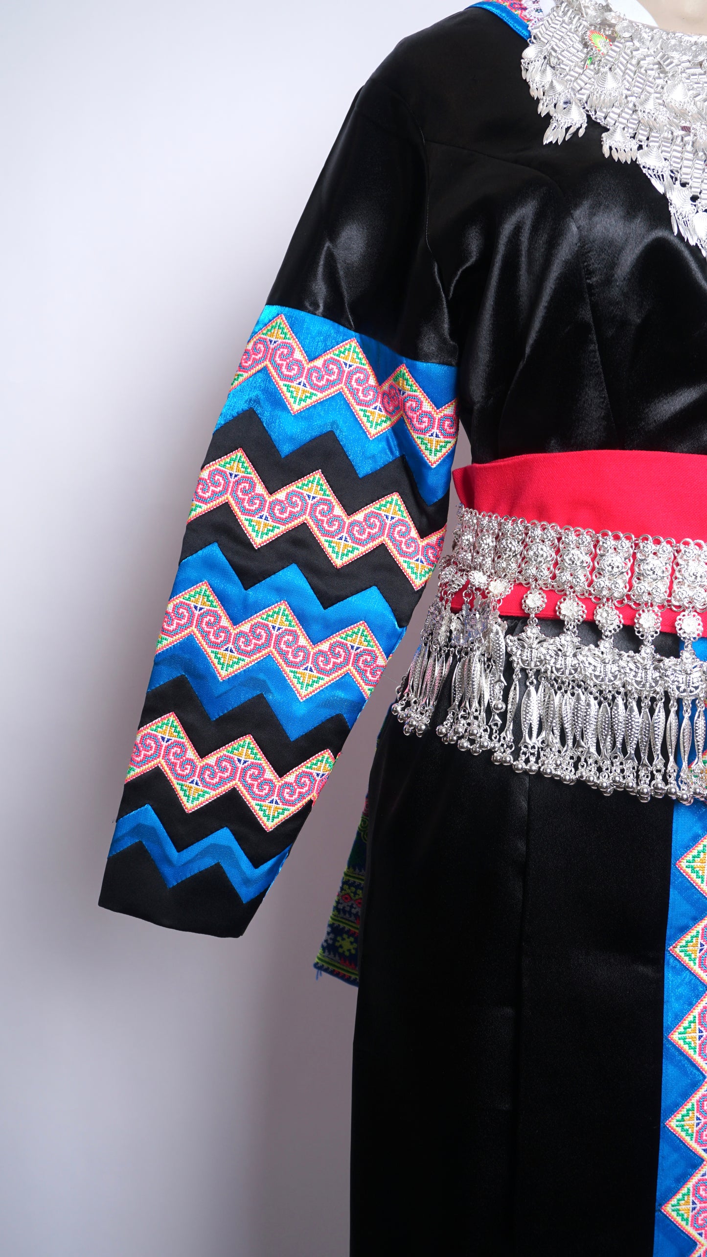 Hmong Txaij Handmade Pajntaub Tawm Laug (44")