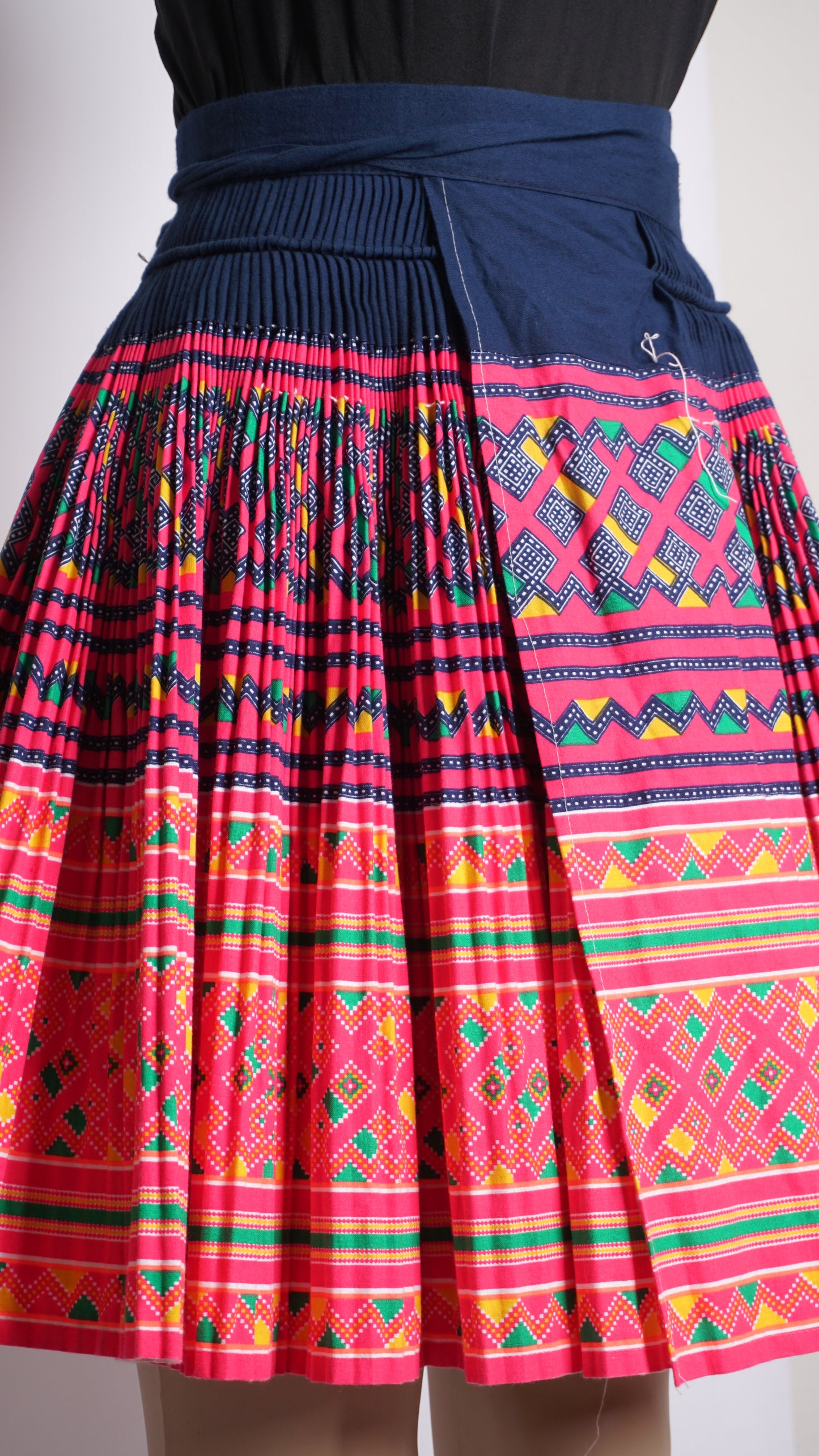 Hmong Leeg Print Pleated Skirt (38x21)