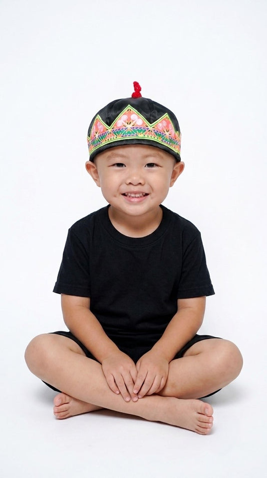 Hmong Hat-White Qwj/Green Trim (20”)
