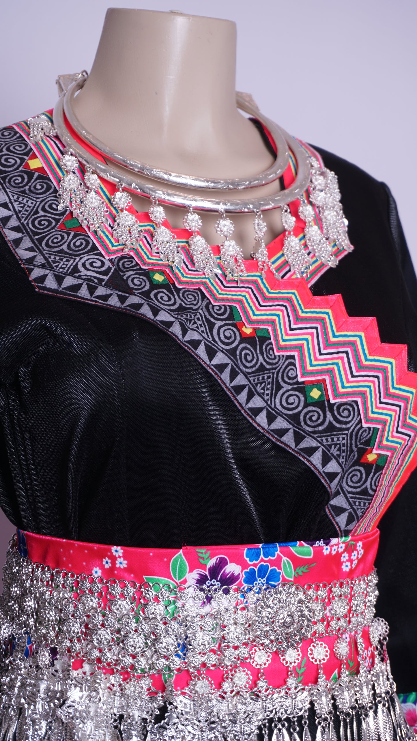 Handmade Hmong Leeg Pink Zig-zag Trim