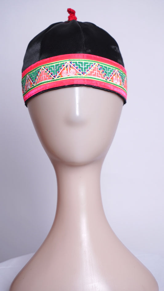 Hmong Hat-Pink Trim Triangle w/White Qwj Pattern