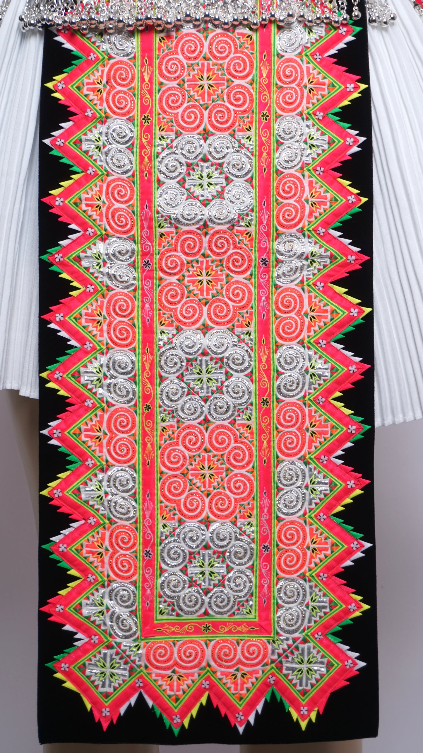 Handmade Pajntaub Mos Qwj (40")