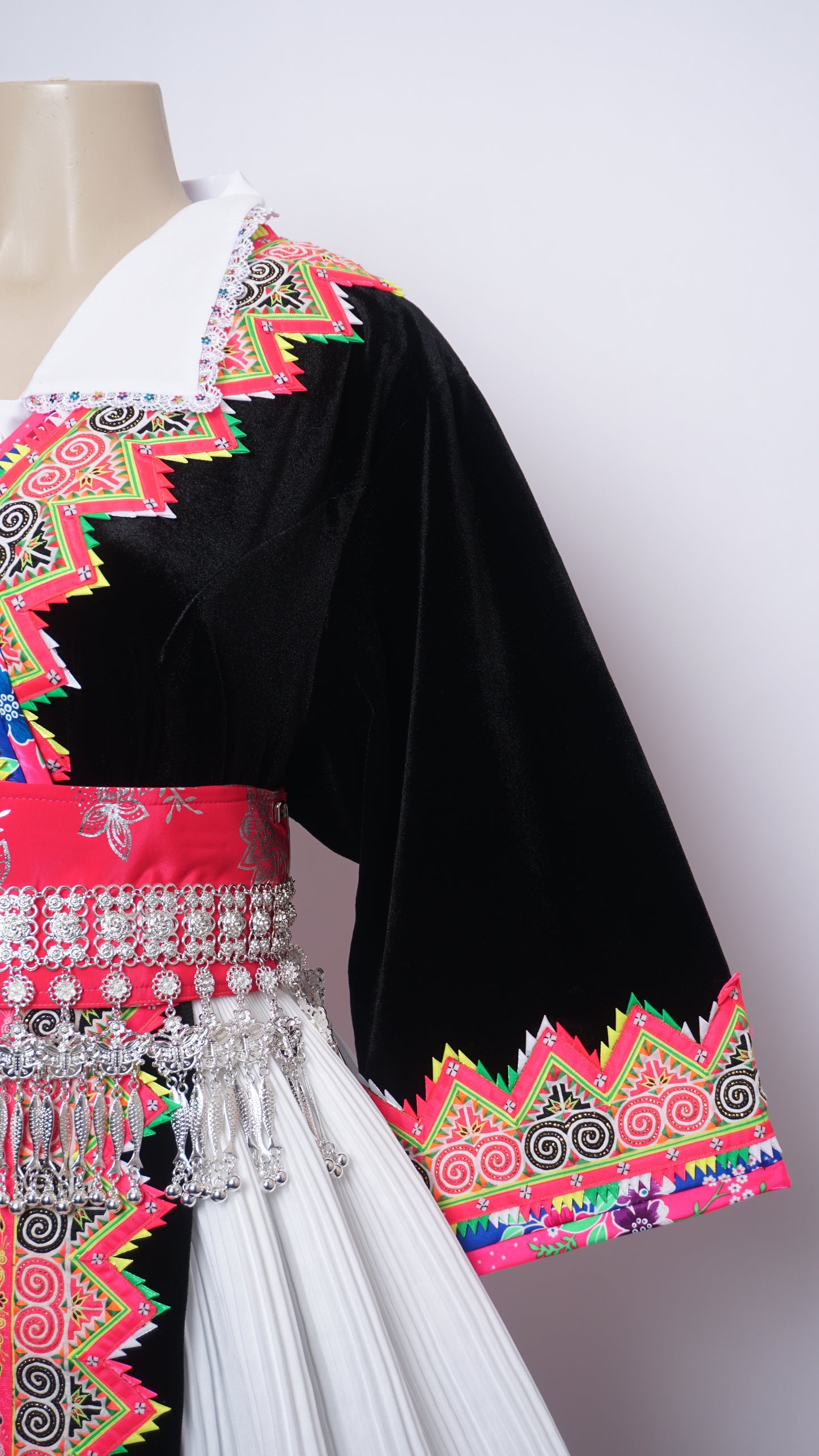 Handmade Pajntaub Mos Qwj (48")