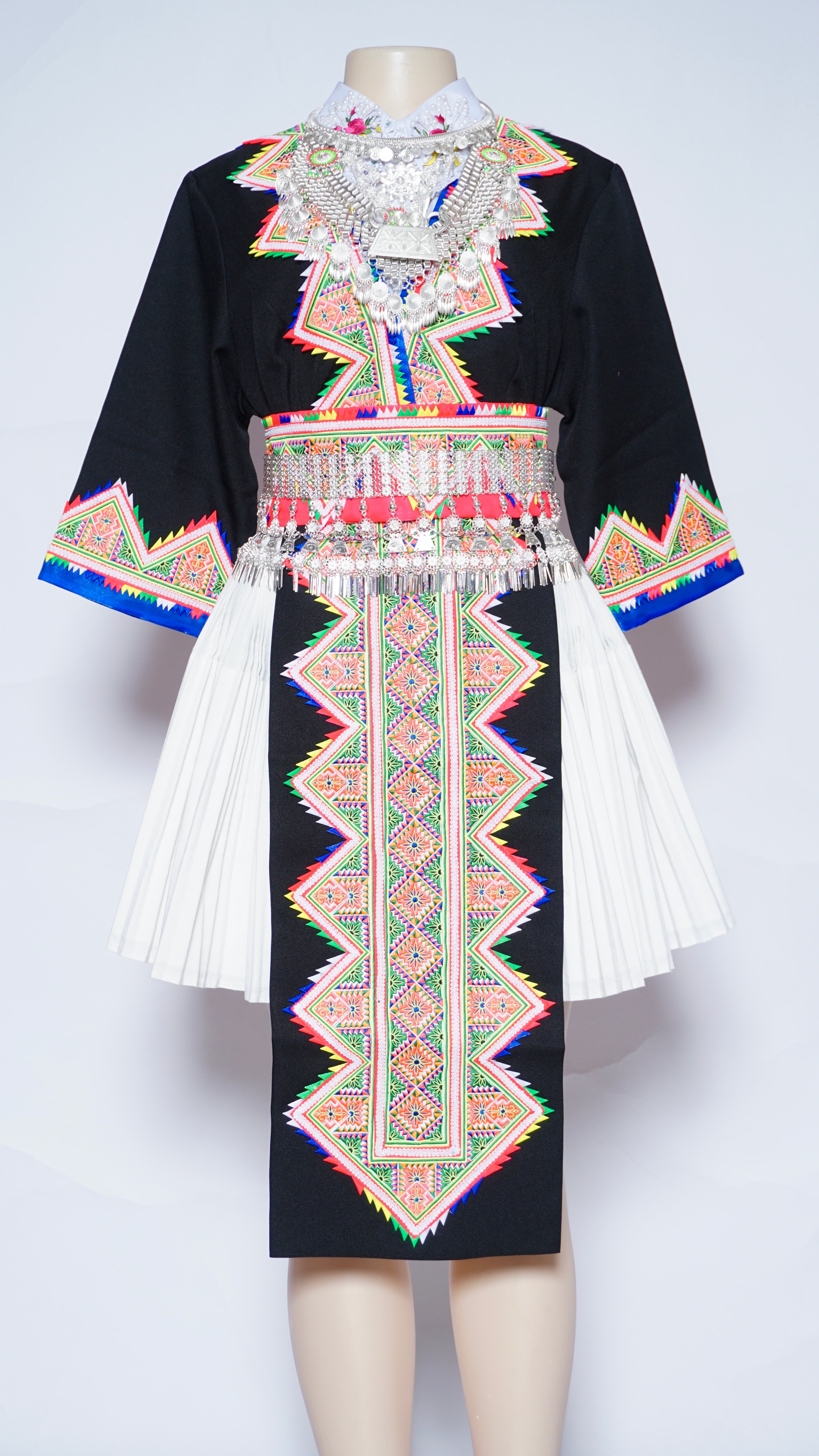 Paj Ntaub Tawm laug cheapest hmong outfit