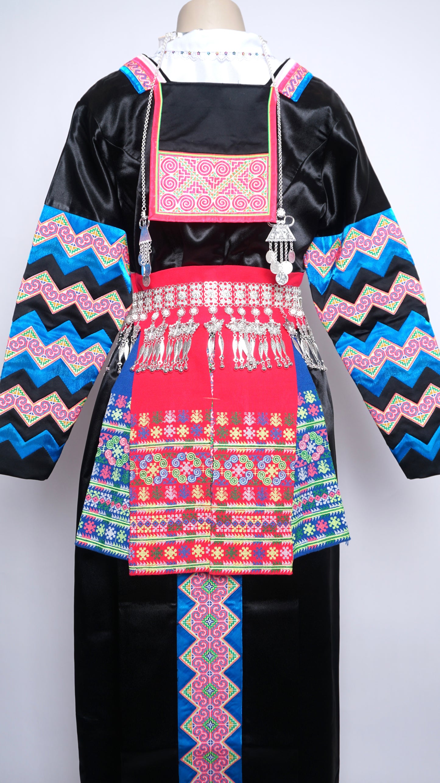 Hmong Txaij Handmade Pajntaub Tawm Laug (44")