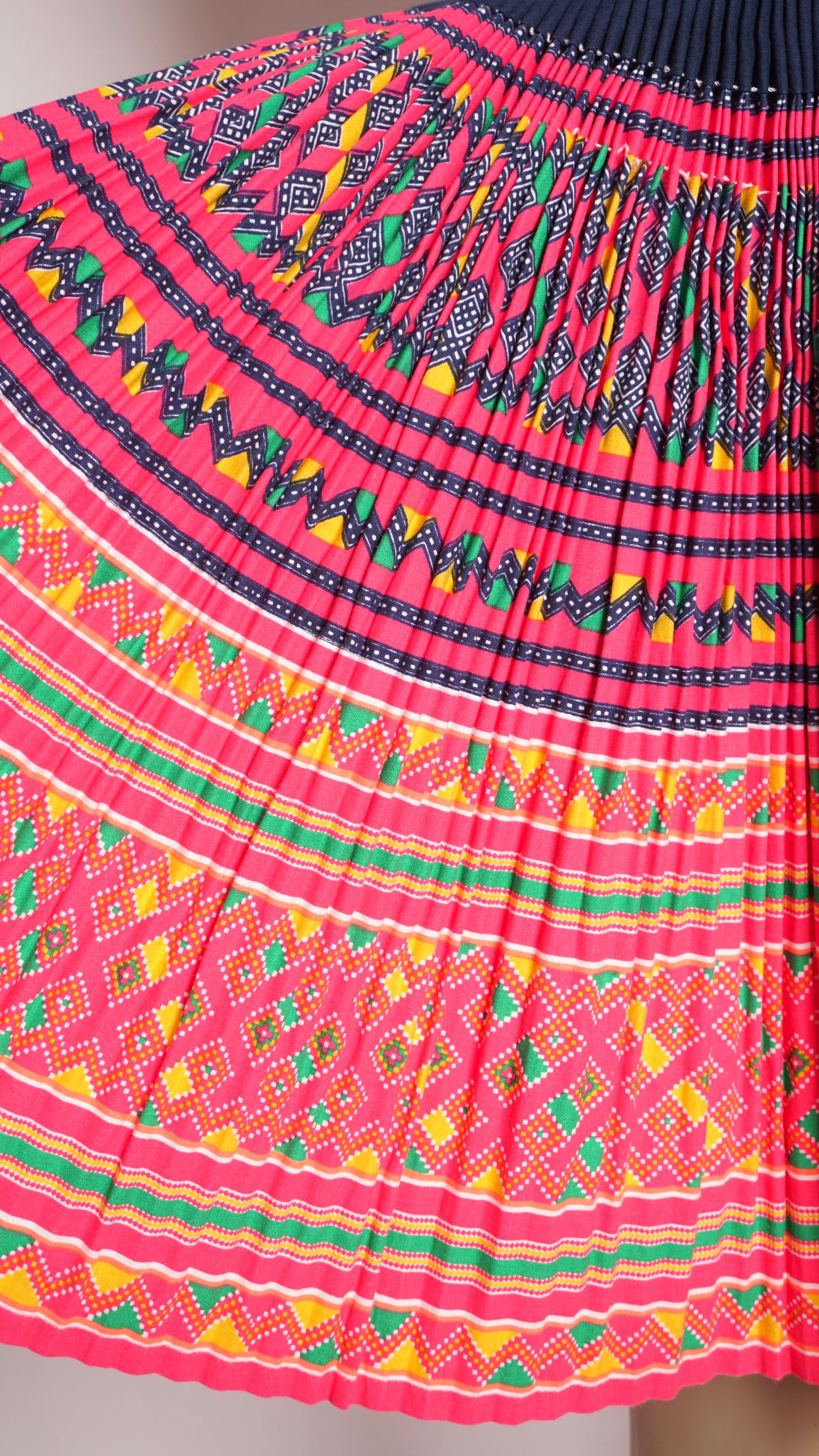 Hmong Leeg Print Pleated Skirt (38x21)