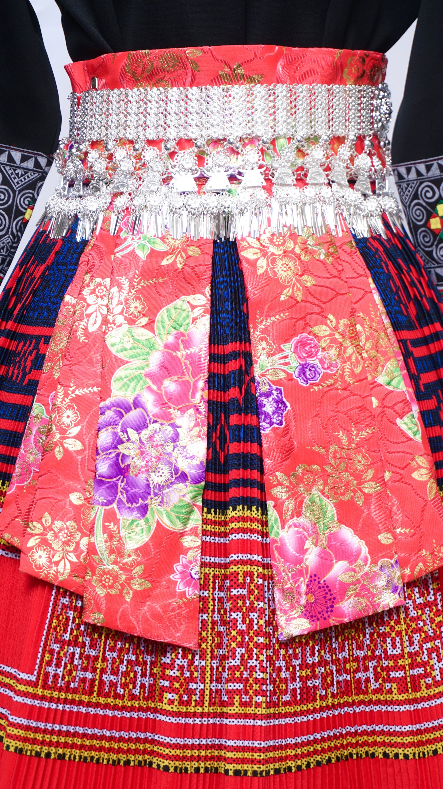 Hmong Leeg Handmade Hill Tribe Pattern Red (38")