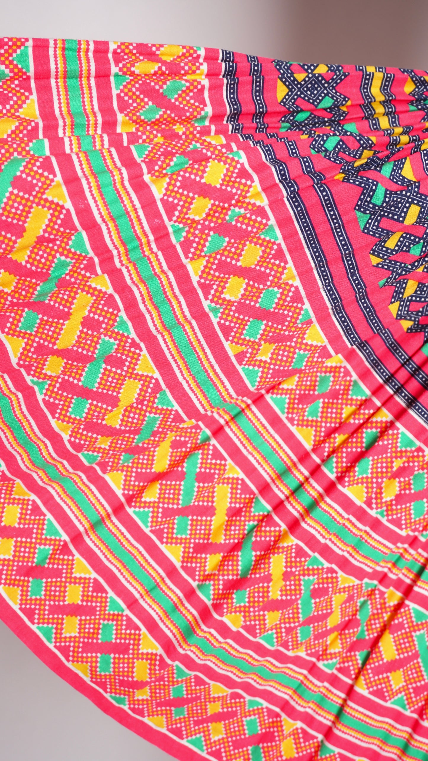 Hmong Leeg Print Pleated Skirt (36x21.5)