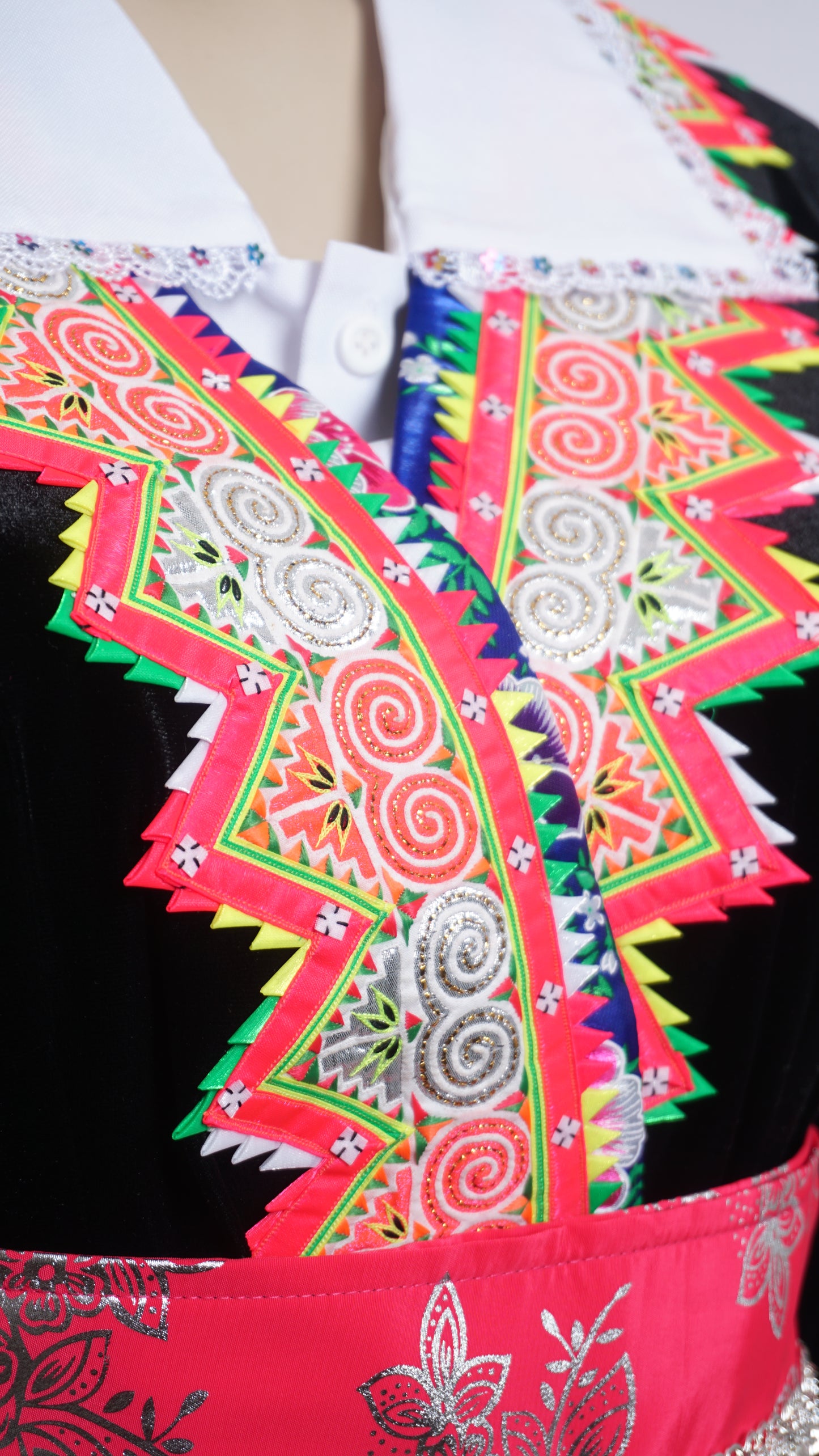 Handmade Pajntaub Mos Qwj (40")