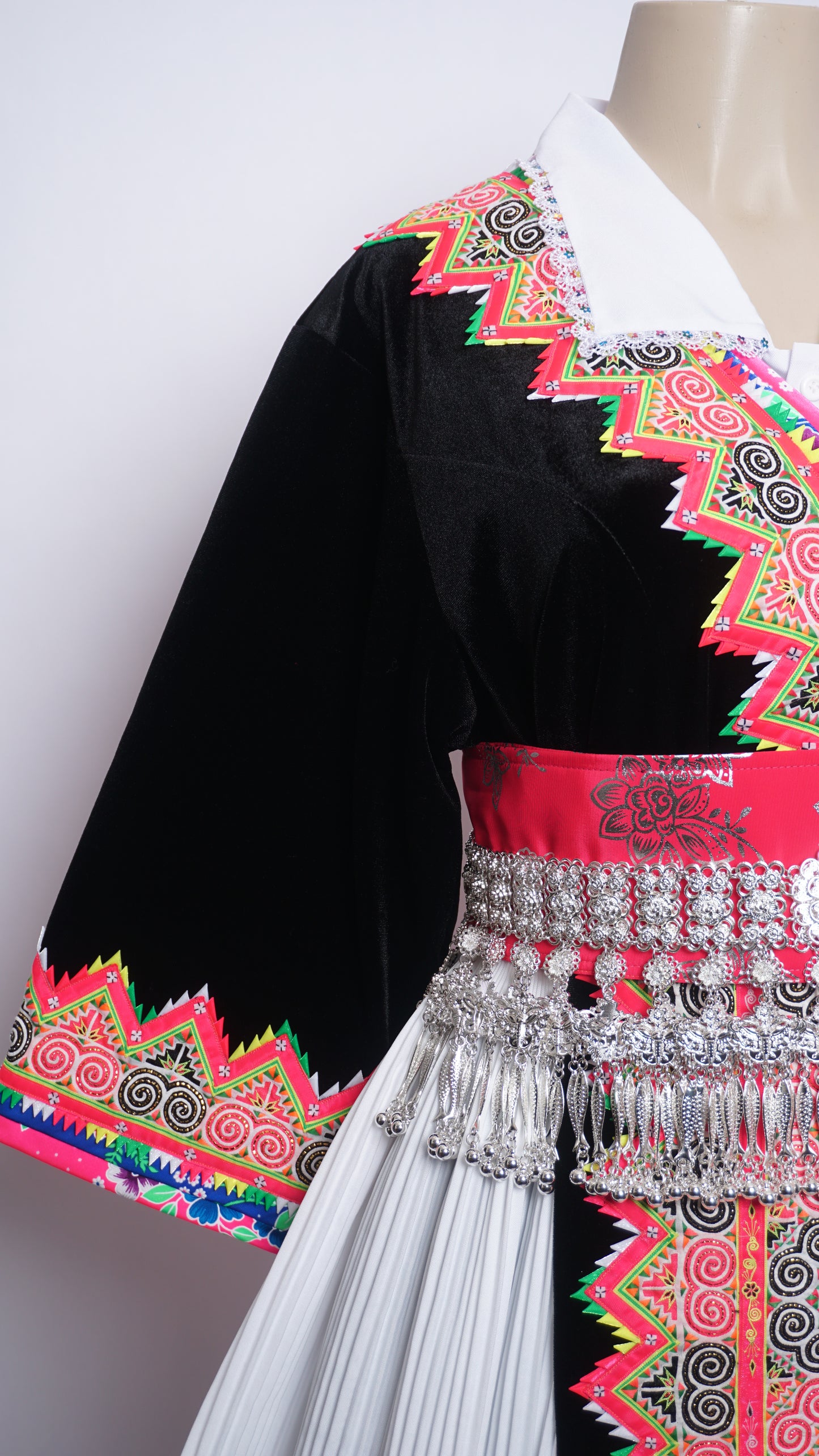 Handmade Pajntaub Mos Qwj (48")