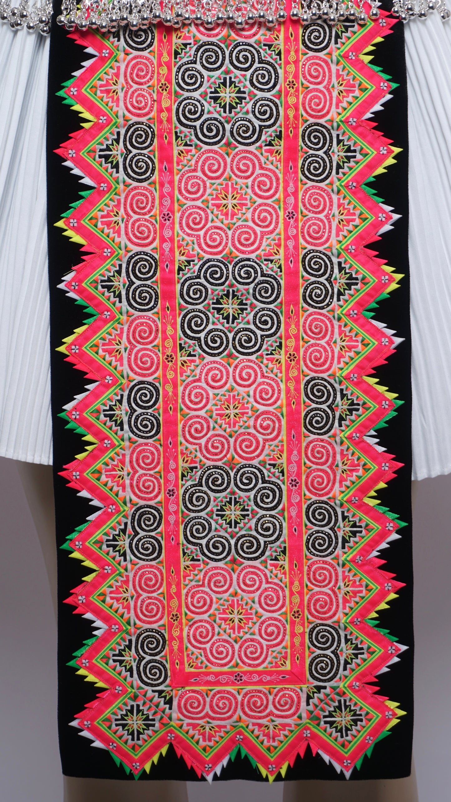 Handmade Pajntaub Mos Qwj (48")