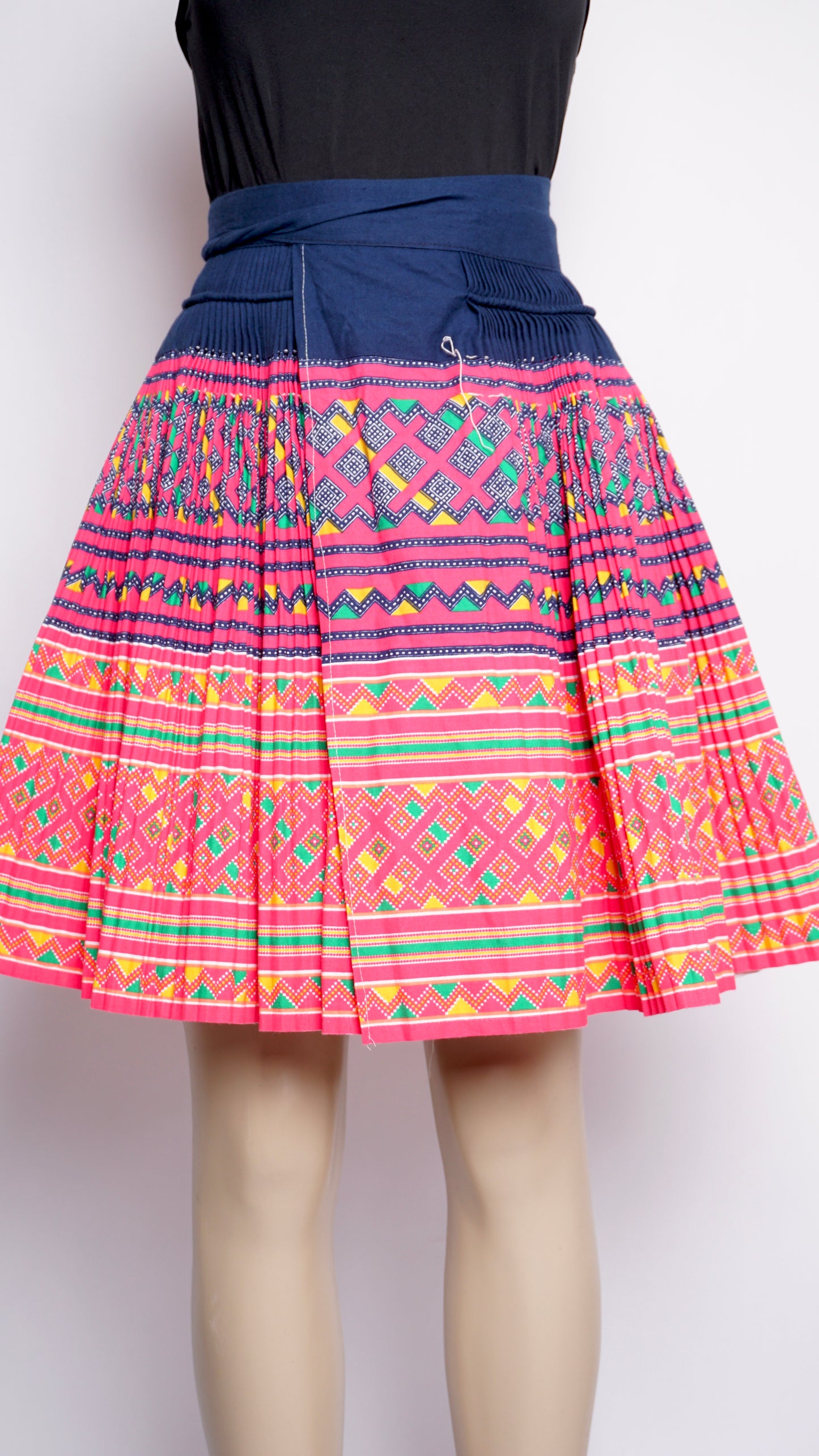 Hmong Leeg Print Pleated Skirt (38x21)