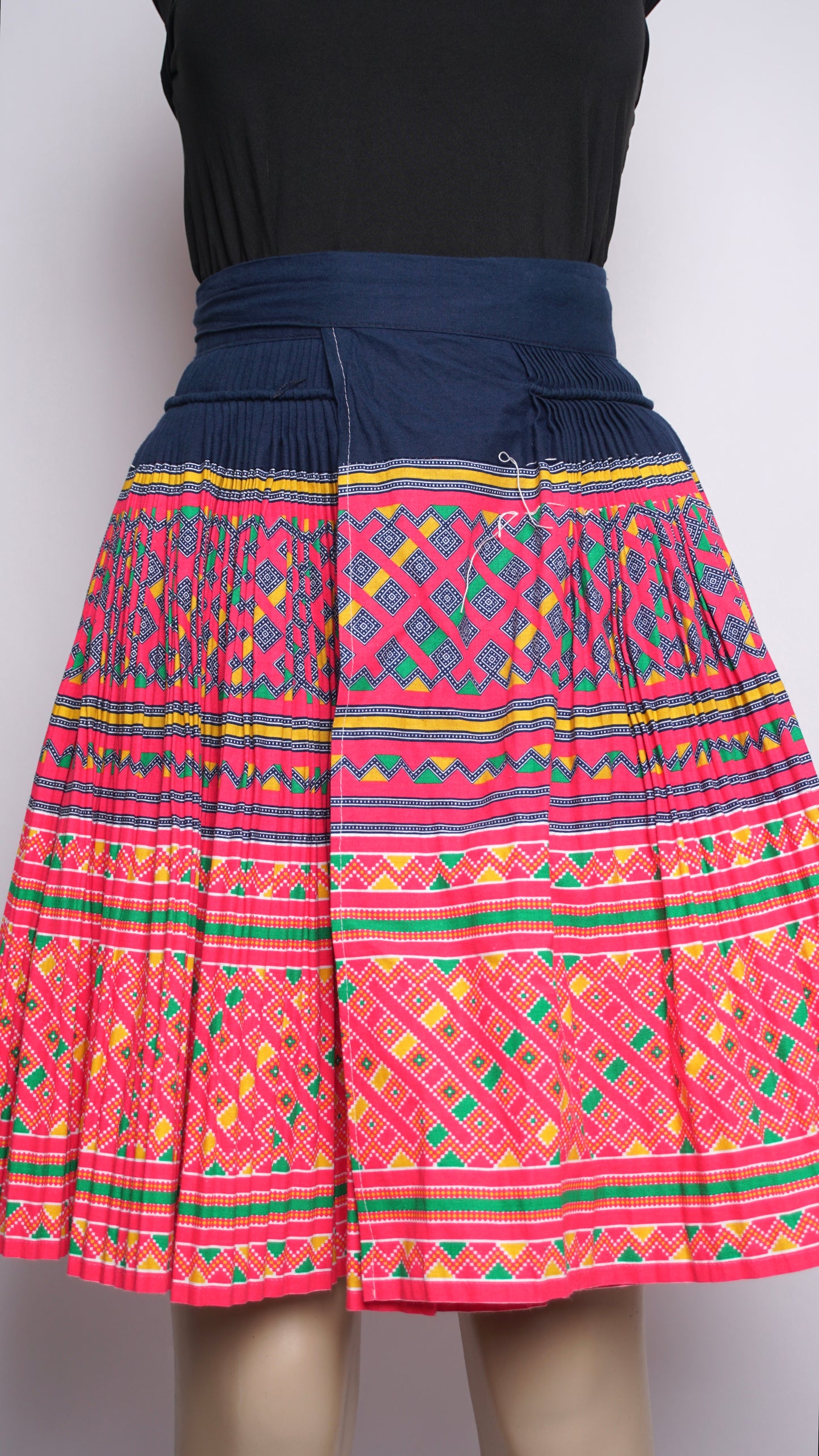Hmong Leeg Print Pleated Skirt (38x22)