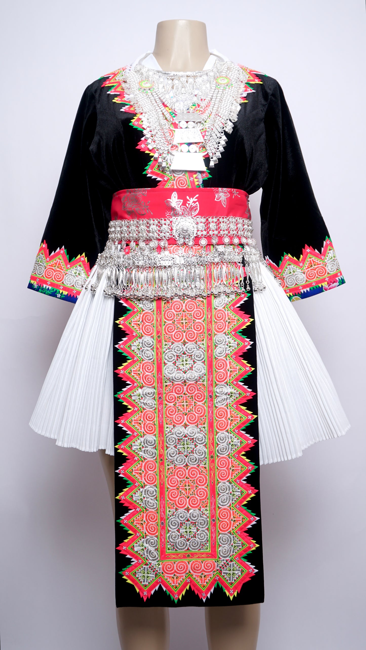 Handmade Pajntaub Mos Qwj (40")