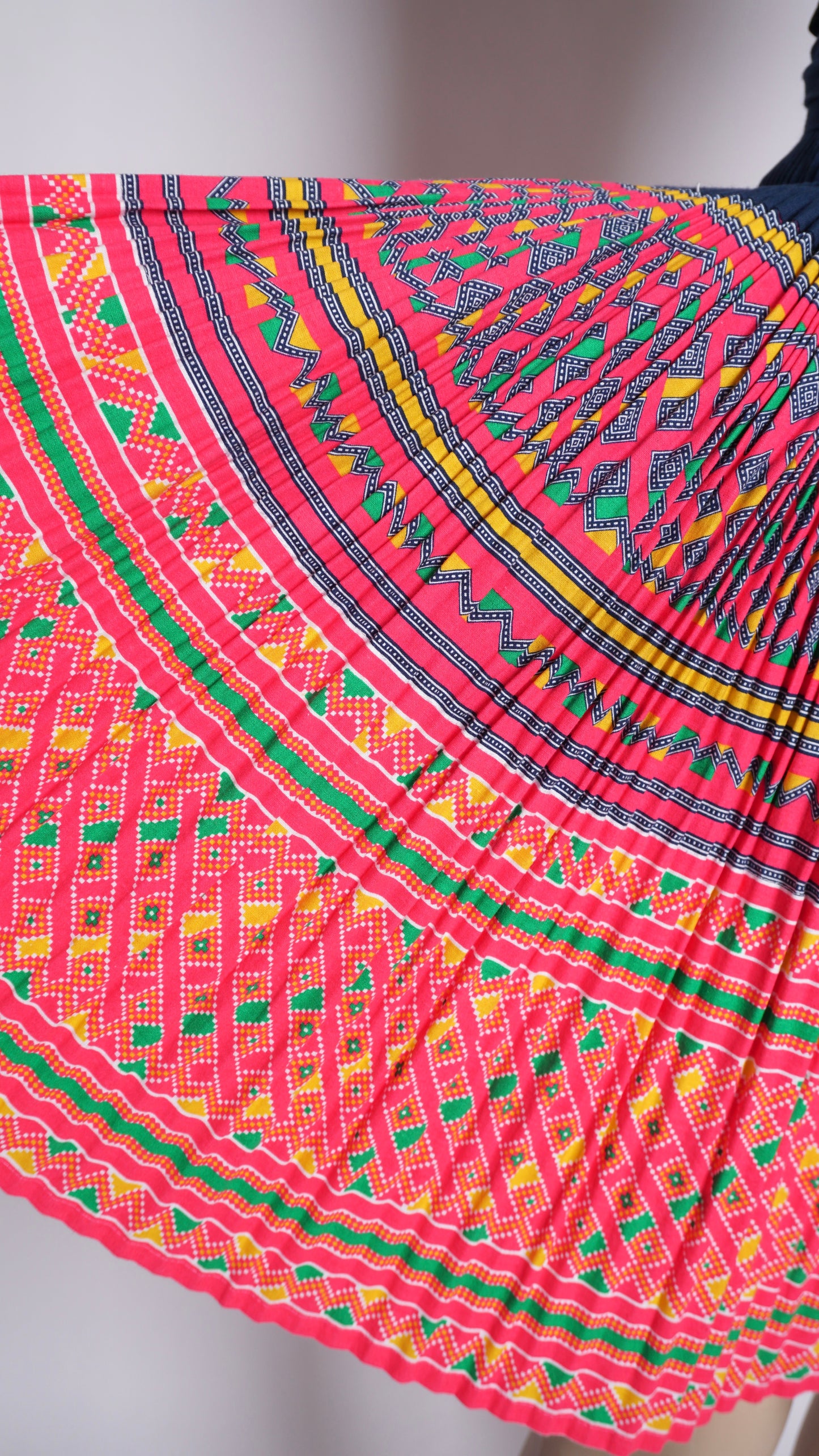 Hmong Leeg Print Pleated Skirt (38x22)