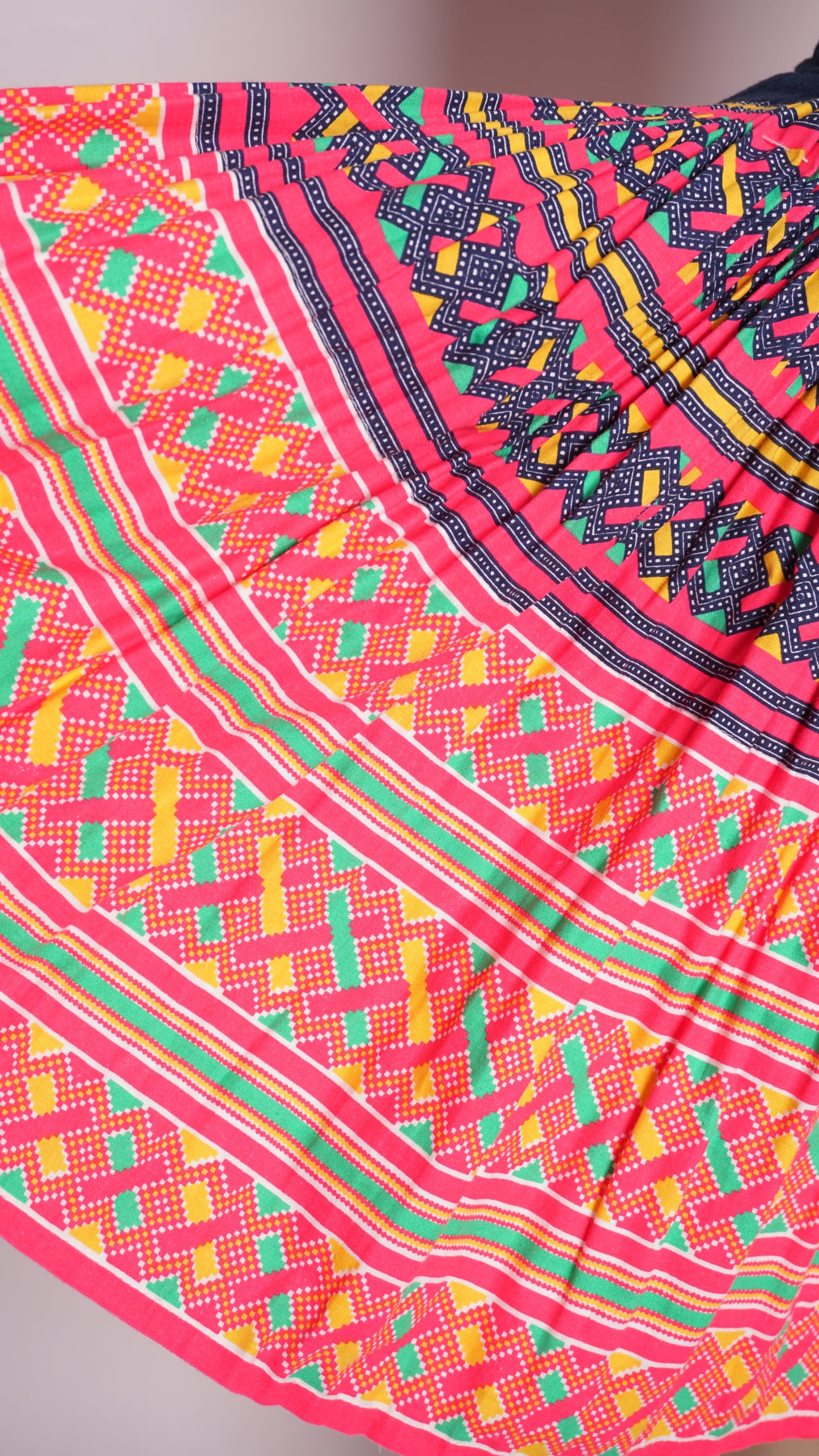 Hmong Leeg Print Pleated Skirt (36x21.5)